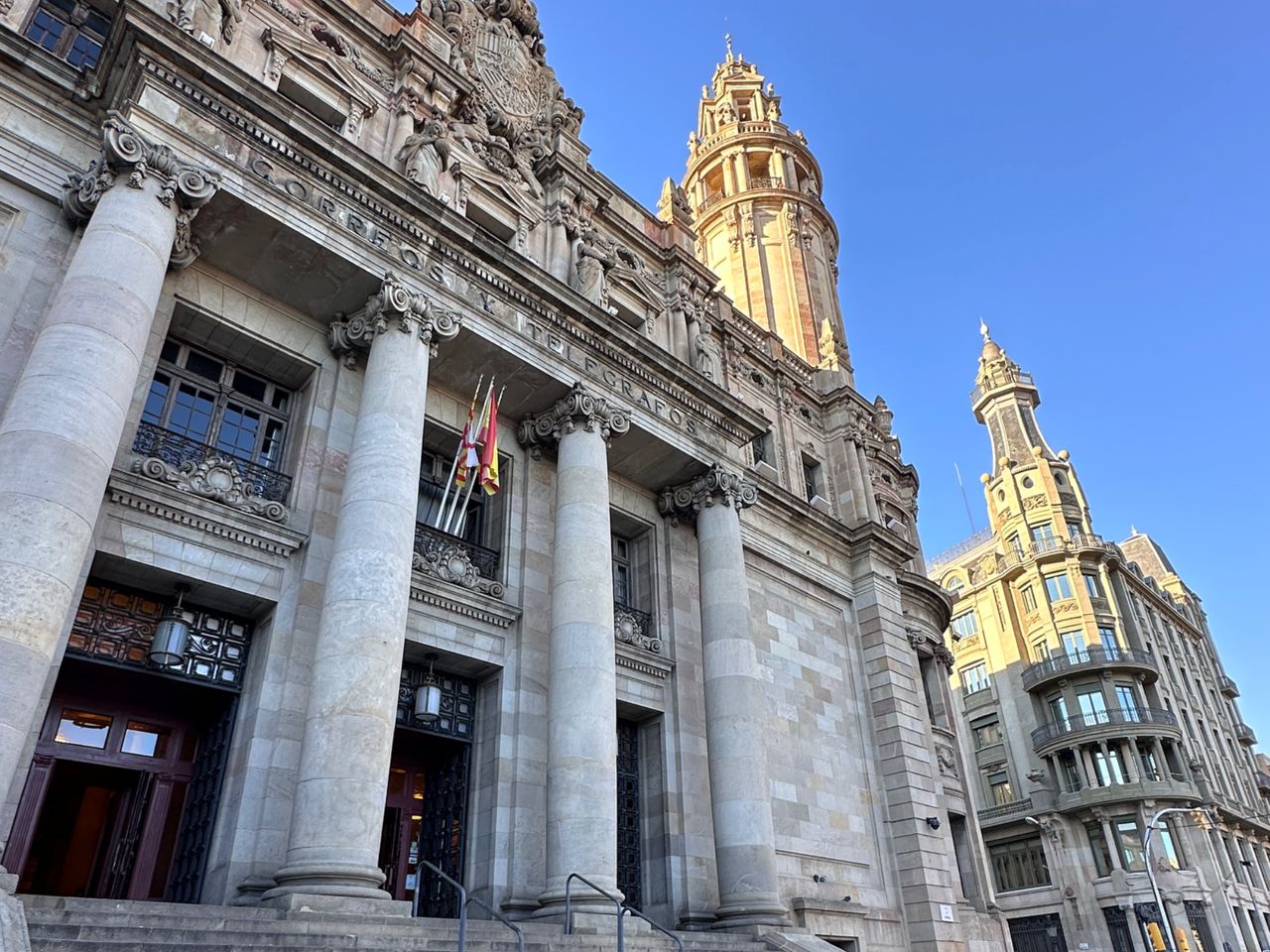 Большая обзорная фотоэкскурсия на авто и пешком по Барселоне - индивидуальная экскурсия в Барселоне на машине гида длительностью 4 часа с количеством участников до 6 человек цена экскурсии 269€