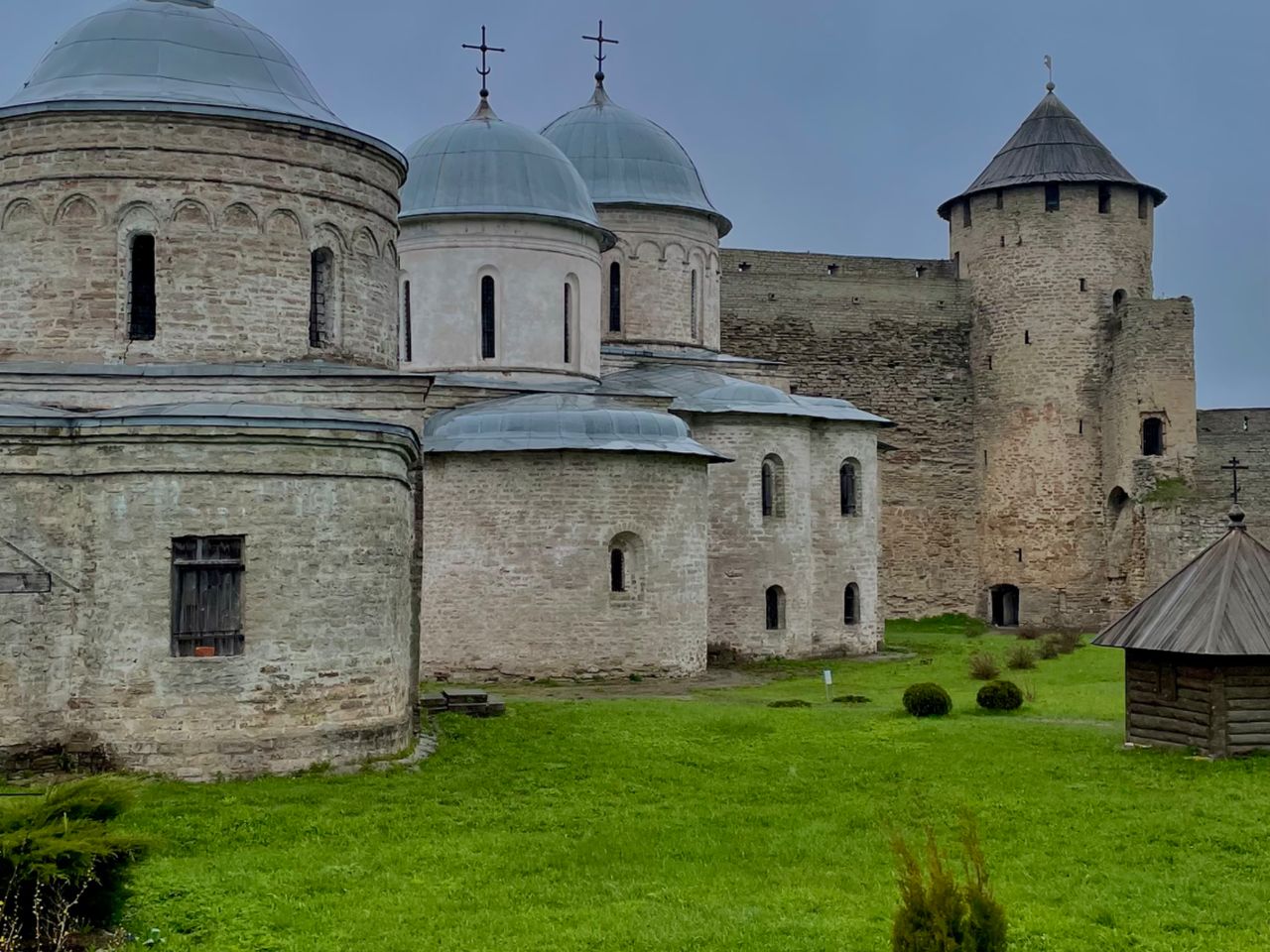 Экскурсия по Ивангороду на авто туристов: крепость и фабрика - индивидуальная экскурсия в Ивангороде на машине гостей длительностью 3 часа с количеством участников до 4 человек цена экскурсии 13334₽