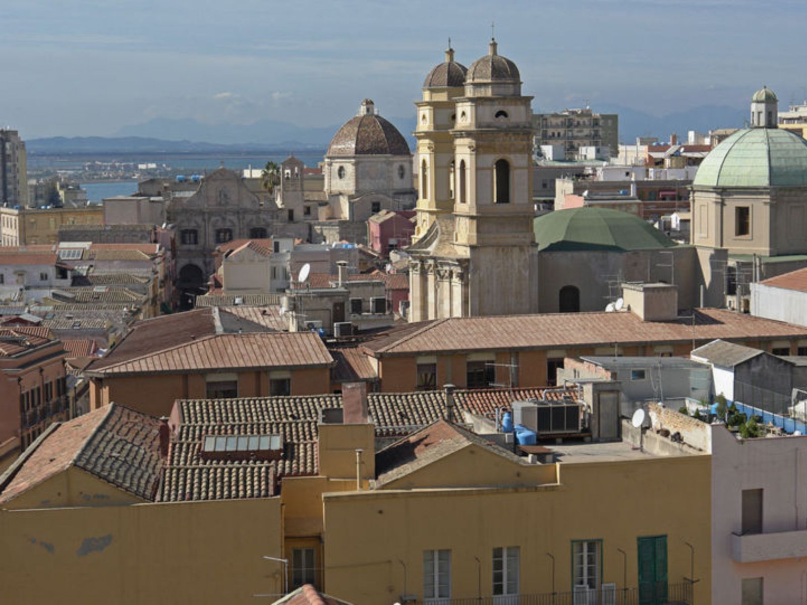 Панорама столицы Сардинии