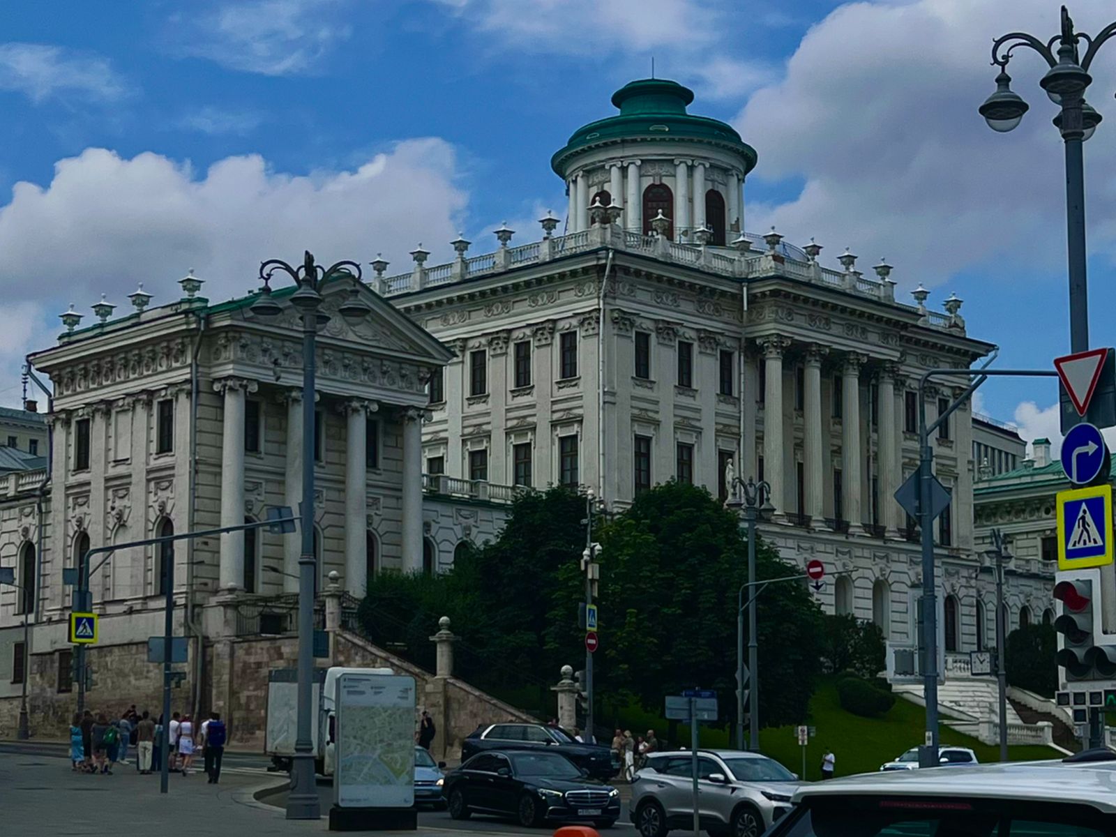 Моховая улица