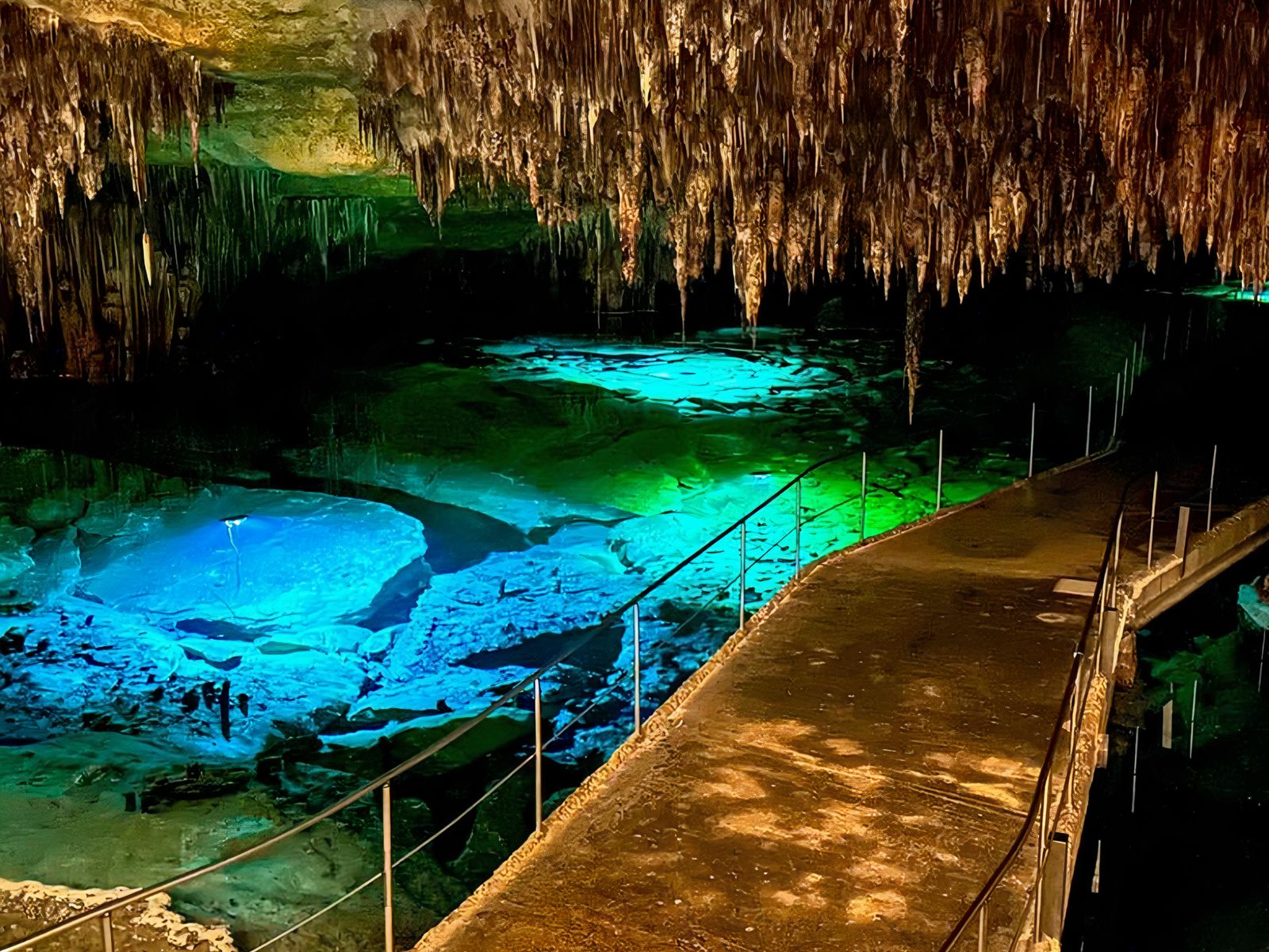 Экскурсия в пещеры Дракона