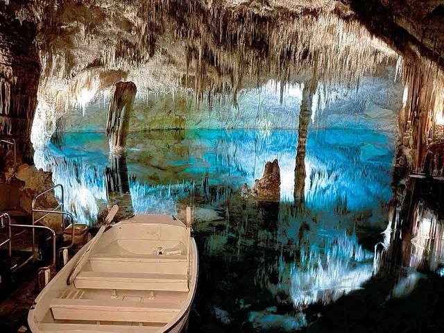 Экскурсия в пещеры Дракона, Сан-Сальвадор и поместье Калдерерс