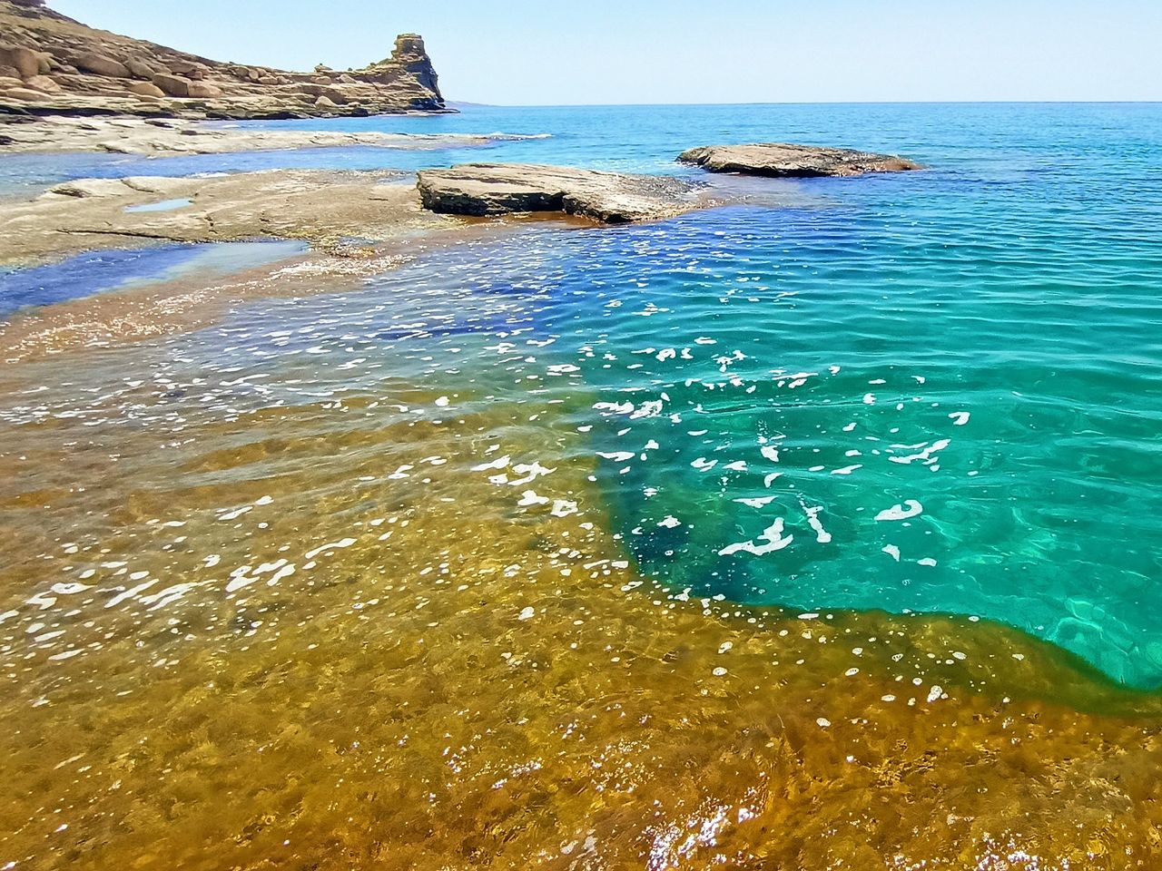 Экскурсия к Майкину кургану, в Голубую бухту и на озеро Саура - индивидуальная экскурсия в Актау на машине гида длительностью 12 часов с количеством участников до 4 человек цена экскурсии 27000₽