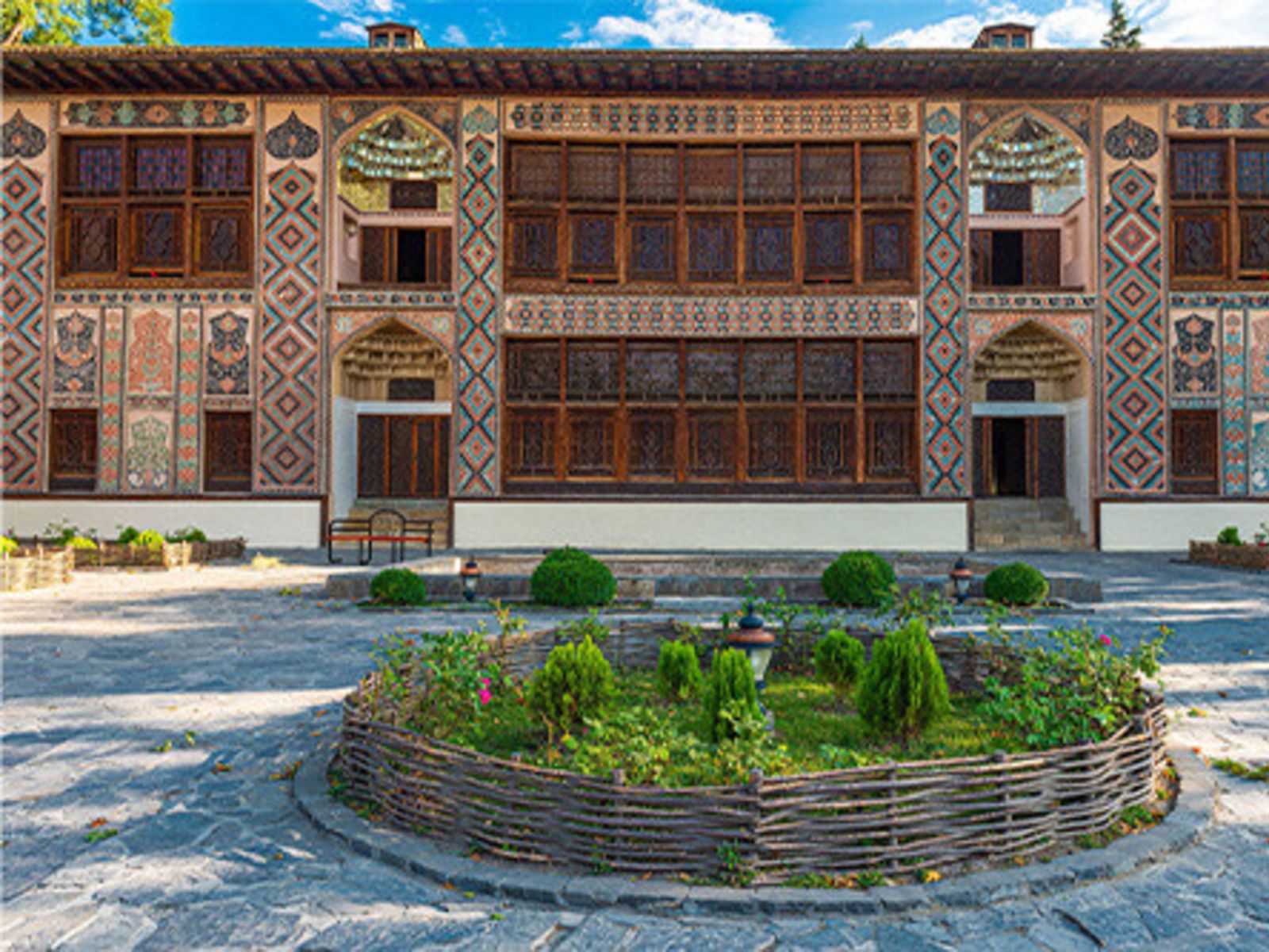 Дворец шекинских ханов