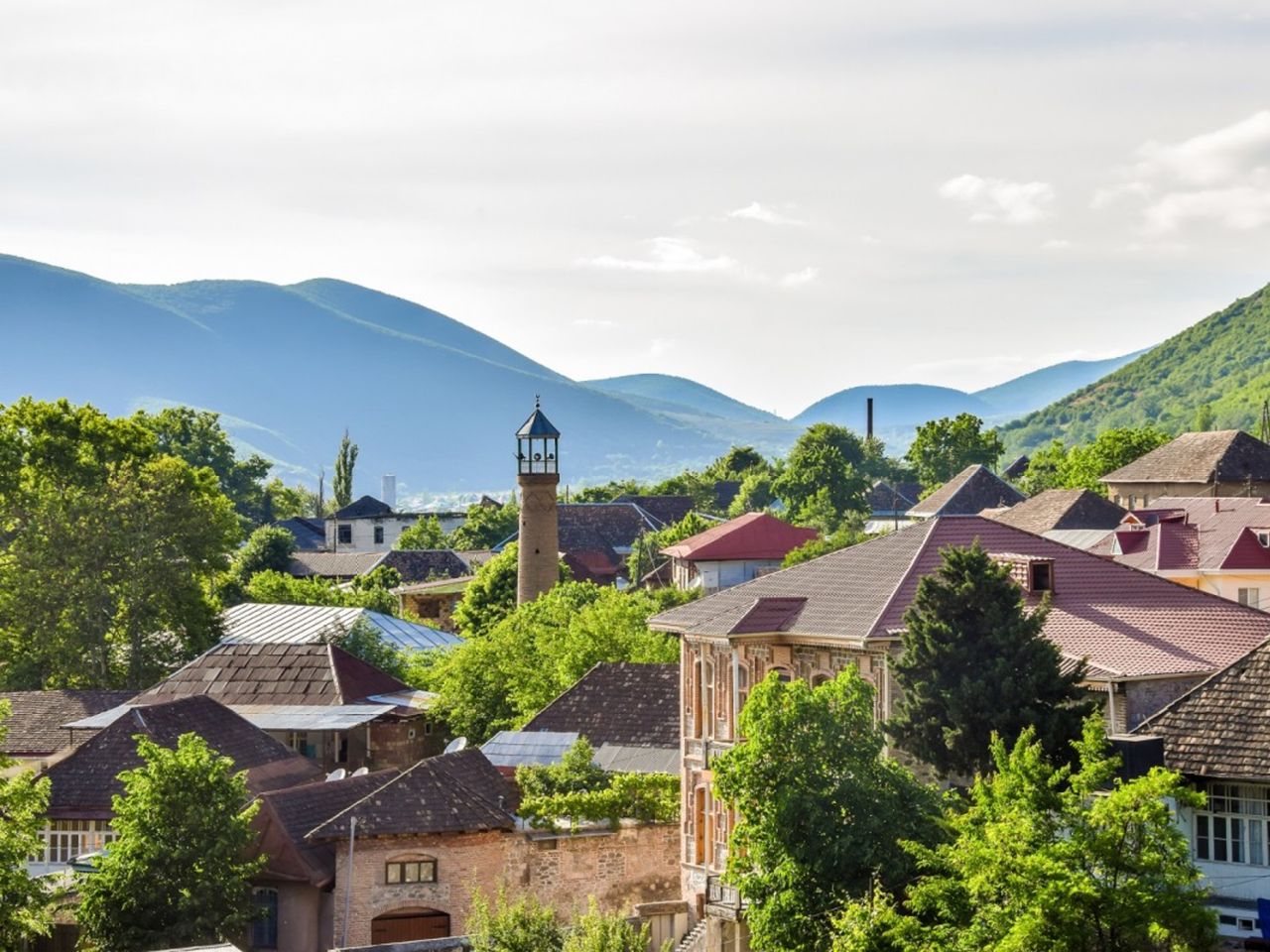 Экскурсия из Баку в Шеки — восточную сказку Азербайджана - групповая экскурсия в Баку на автобусе длительностью 12 часов с количеством участников до 18 человек со скидкой 15% еще 2 дня цена экскурсии 51€