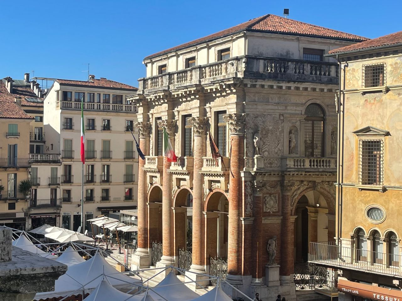 Обзорная экскурсия по Виченце: архитектура идеального города - индивидуальная экскурсия в Виченце пешком длительностью 3 часа с количеством участников до 10 человек цена экскурсии 320€