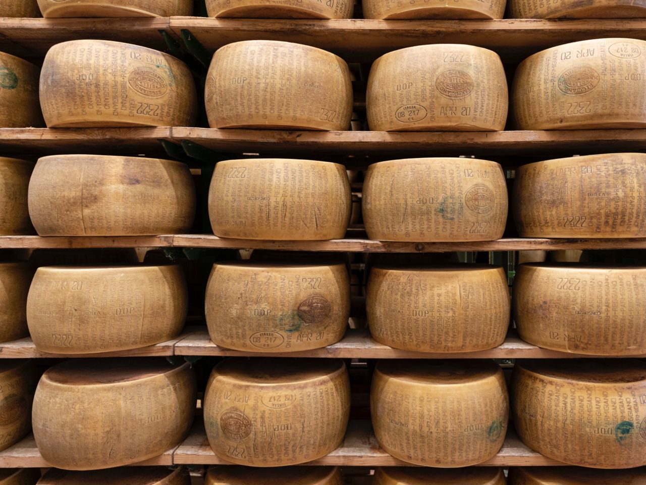 Гастрономическая экскурсия: пармезан, прошутто и бальзамик - индивидуальная экскурсия в Парме на машине гида длительностью 5 часов с количеством участников до 6 человек цена экскурсии 360€