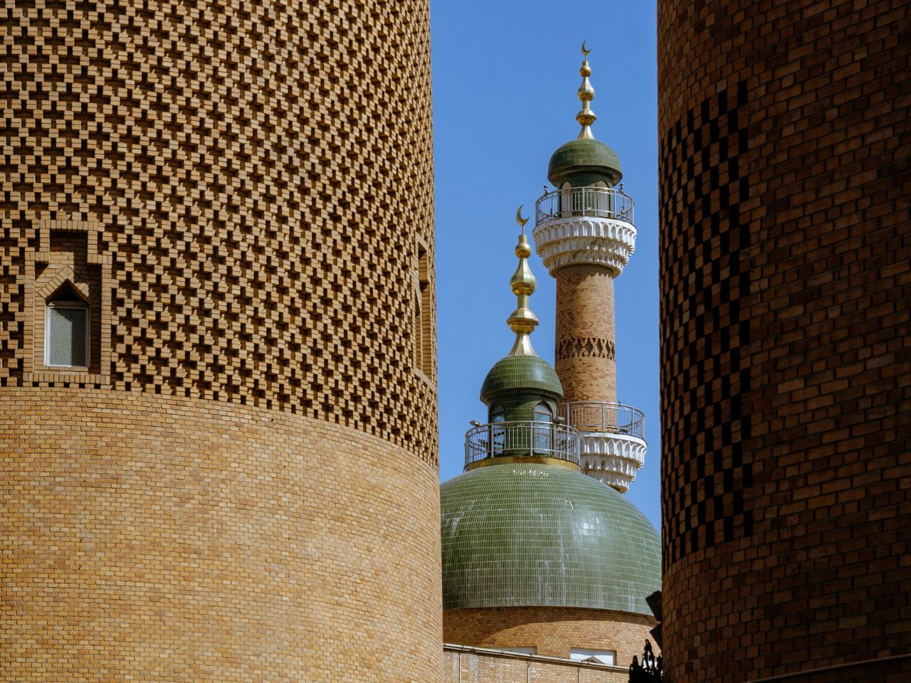 Обзорная экскурсия из Урумчи: от руин до Виноградной долины - индивидуальная экскурсия в Урумчи на машине гида длительностью 8 часов с количеством участников до 4 человек цена экскурсии 1280$