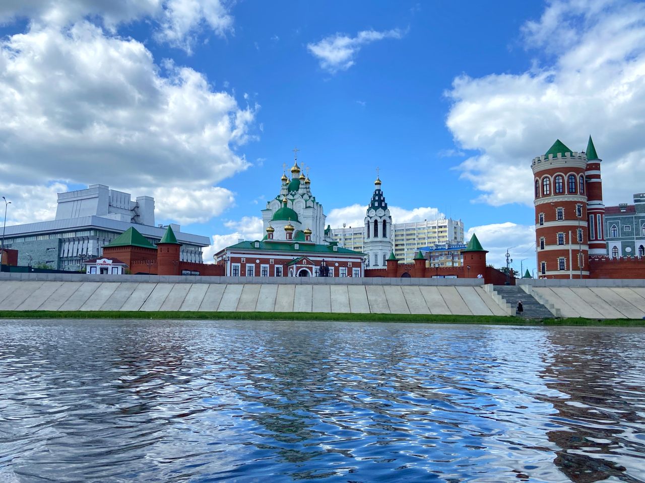 Индивидуальная обзорная экскурсия по Йошкар-Оле — магия города - индивидуальная экскурсия в Йошкар-Оле пешком длительностью 2 часа с количеством участников до 7 человек цена экскурсии 4667₽