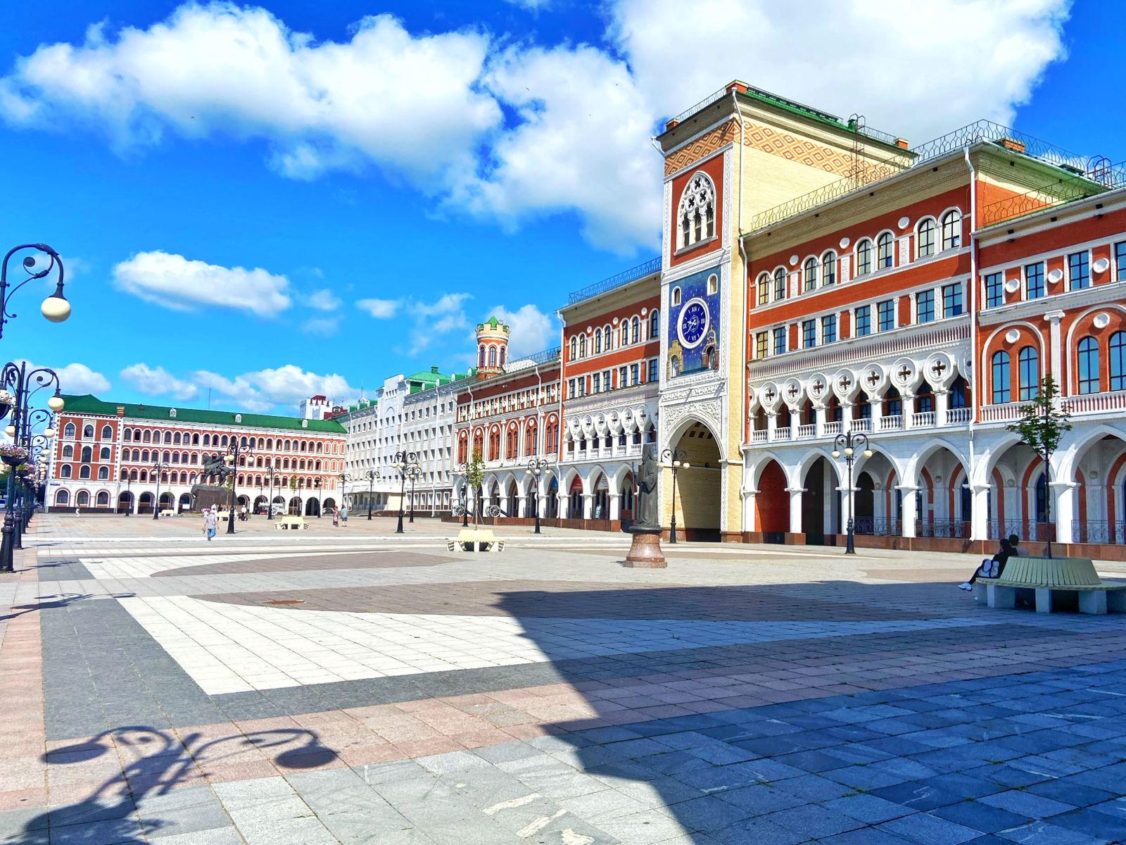 Площадь И.А. Оболенского-Ноготкова, Национальная художественная галерея 