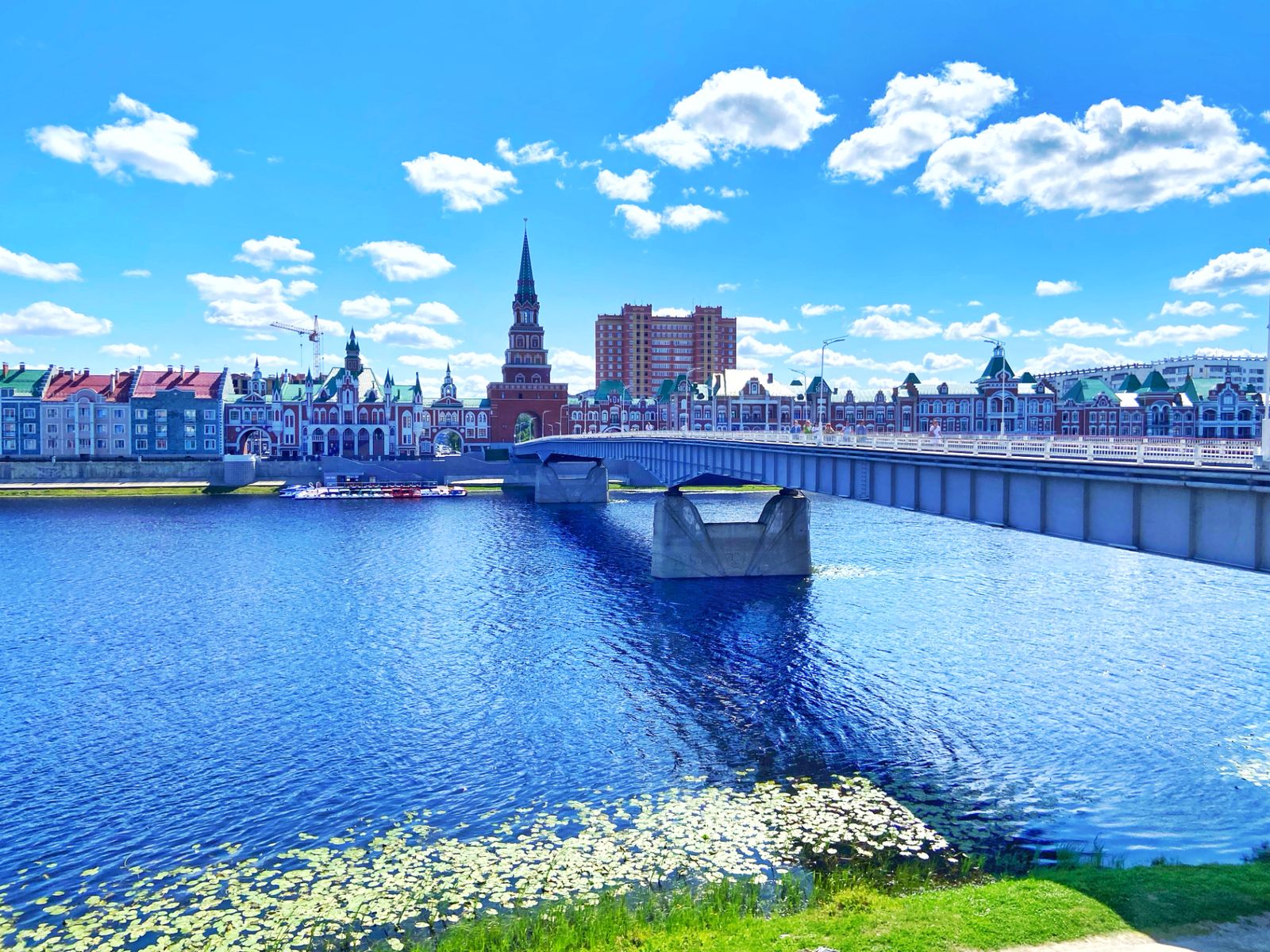 Театральный мост, набережная Брюгге, река Малая Кокшага, башня Дружбы народов 