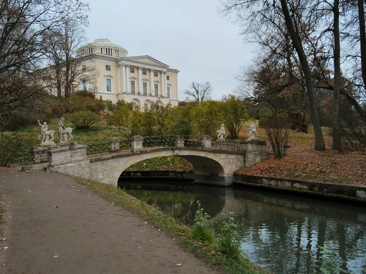Автомобильная экскурсия из Санкт-Петербурга в Павловск и Гатчину - индивидуальная экскурсия в Санкт-Петербурге на машине гида длительностью 7 часов с количеством участников до 4 человек цена экскурсии 19900₽