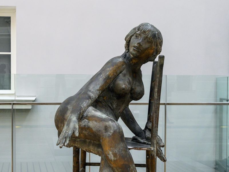 Джакомо Манцу "Сидящая Тебе", 1983 г.