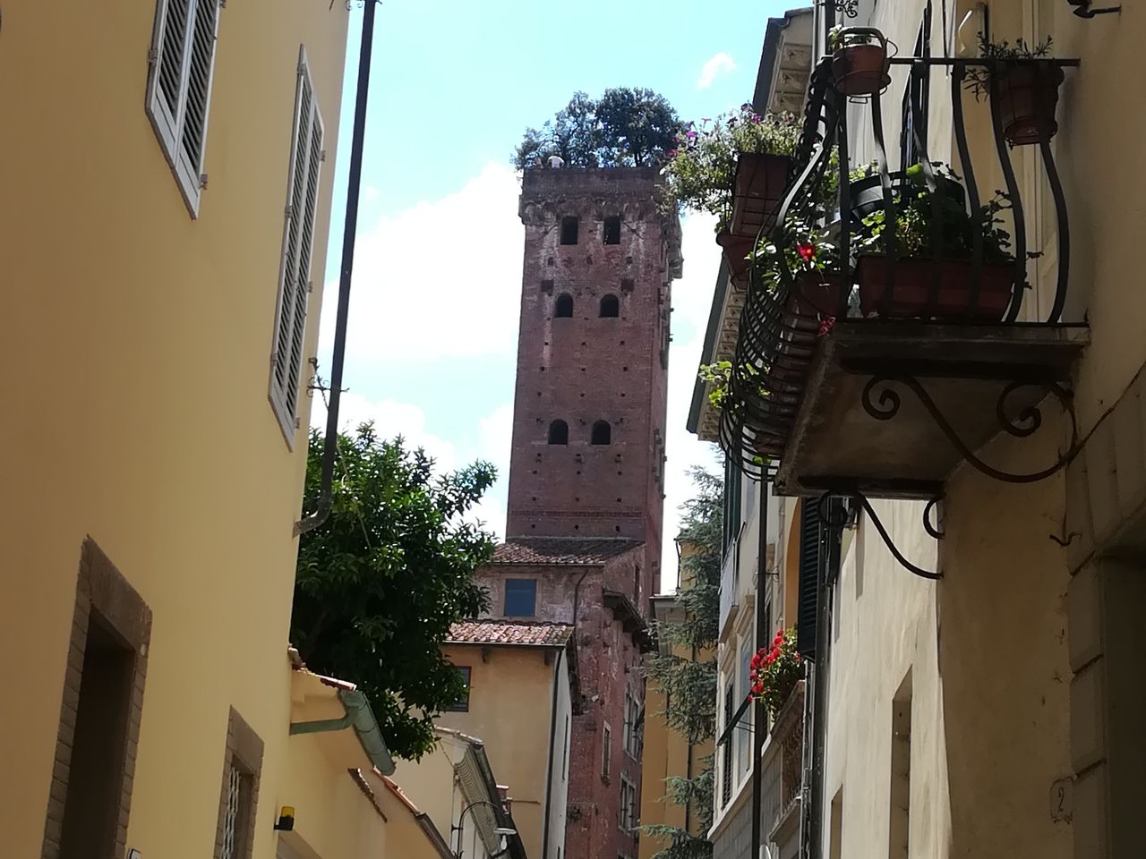 Индивидуальная обзорная экскурсия по Лукке пешком - индивидуальная экскурсия в Лукке пешком длительностью 3 часа с количеством участников до 10 человек цена экскурсии 180€