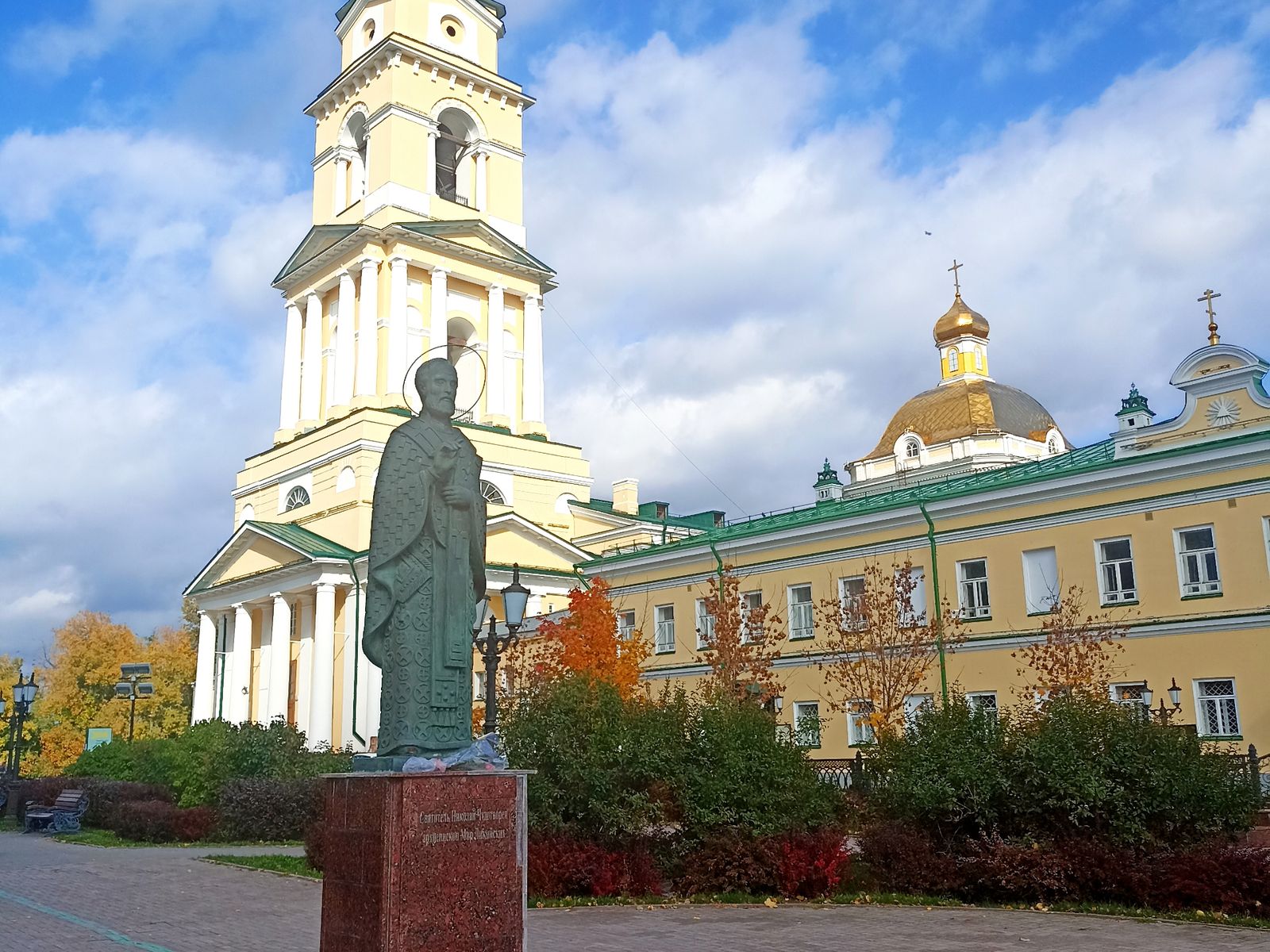 Соборная площадь и Спасо-Преображенский собор