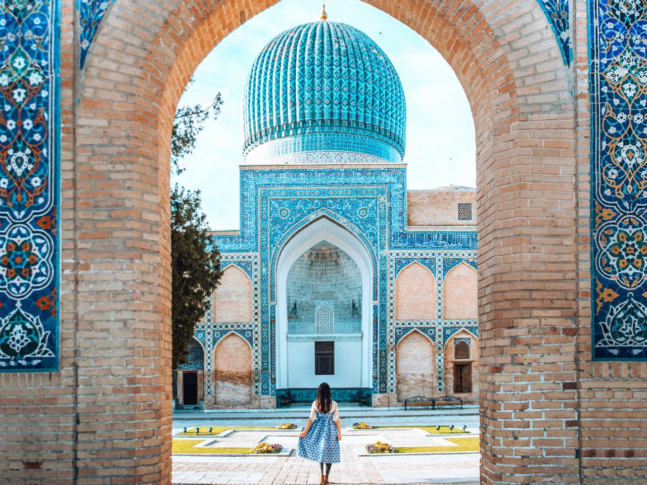 Обзорная экскурсия из Ташкента в Самарканд на скоростном поезде - индивидуальная экскурсия в Ташкенте длительностью более 12 часов с количеством участников до 15 человек цена экскурсии 214€