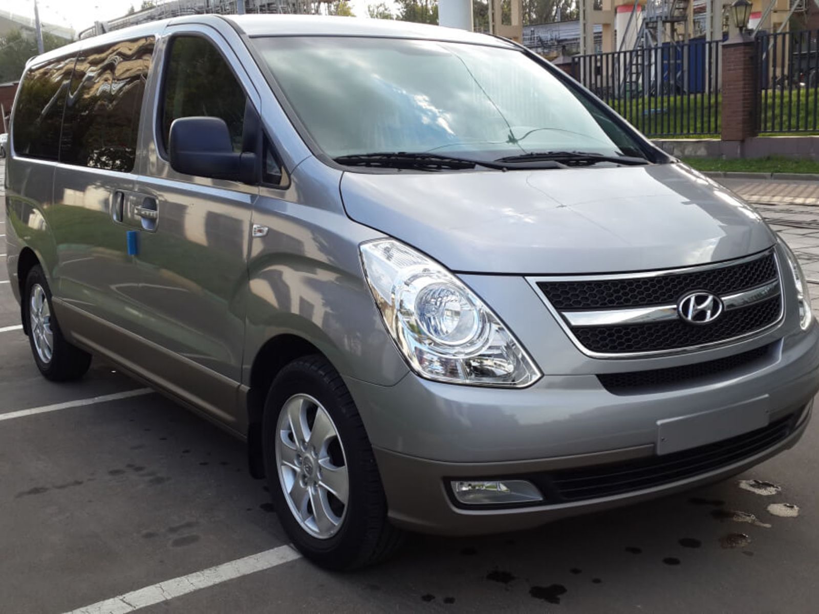Hyundai Starex