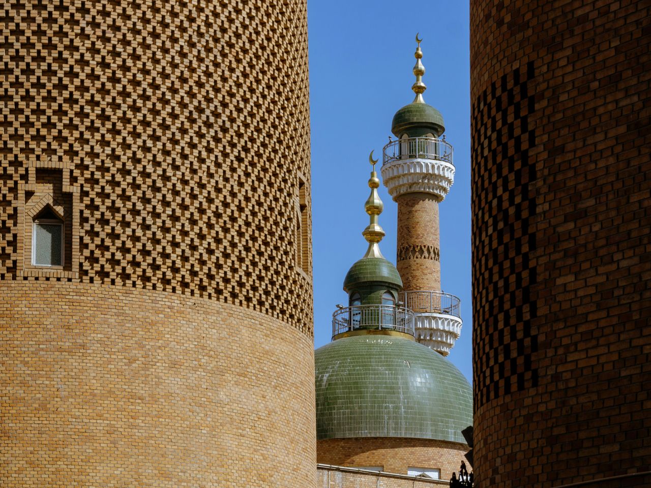 Экскурсия в Музей Синьцзян-Уйгурского района, парк Хуншань+базар - индивидуальная экскурсия в Урумчи на машине гида длительностью 7 часов с количеством участников до 4 человек цена экскурсии 800$