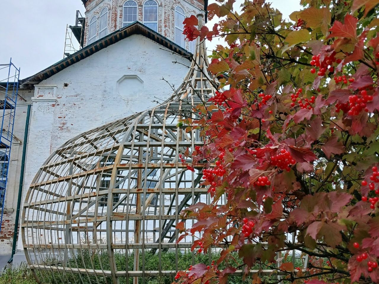 Обзорная экскурсия из Перми в Каменный город и Усьвинские столбы - индивидуальная экскурсия в Перми на машине гида длительностью 12 часов с количеством участников до 3 человек цена экскурсии 18000₽