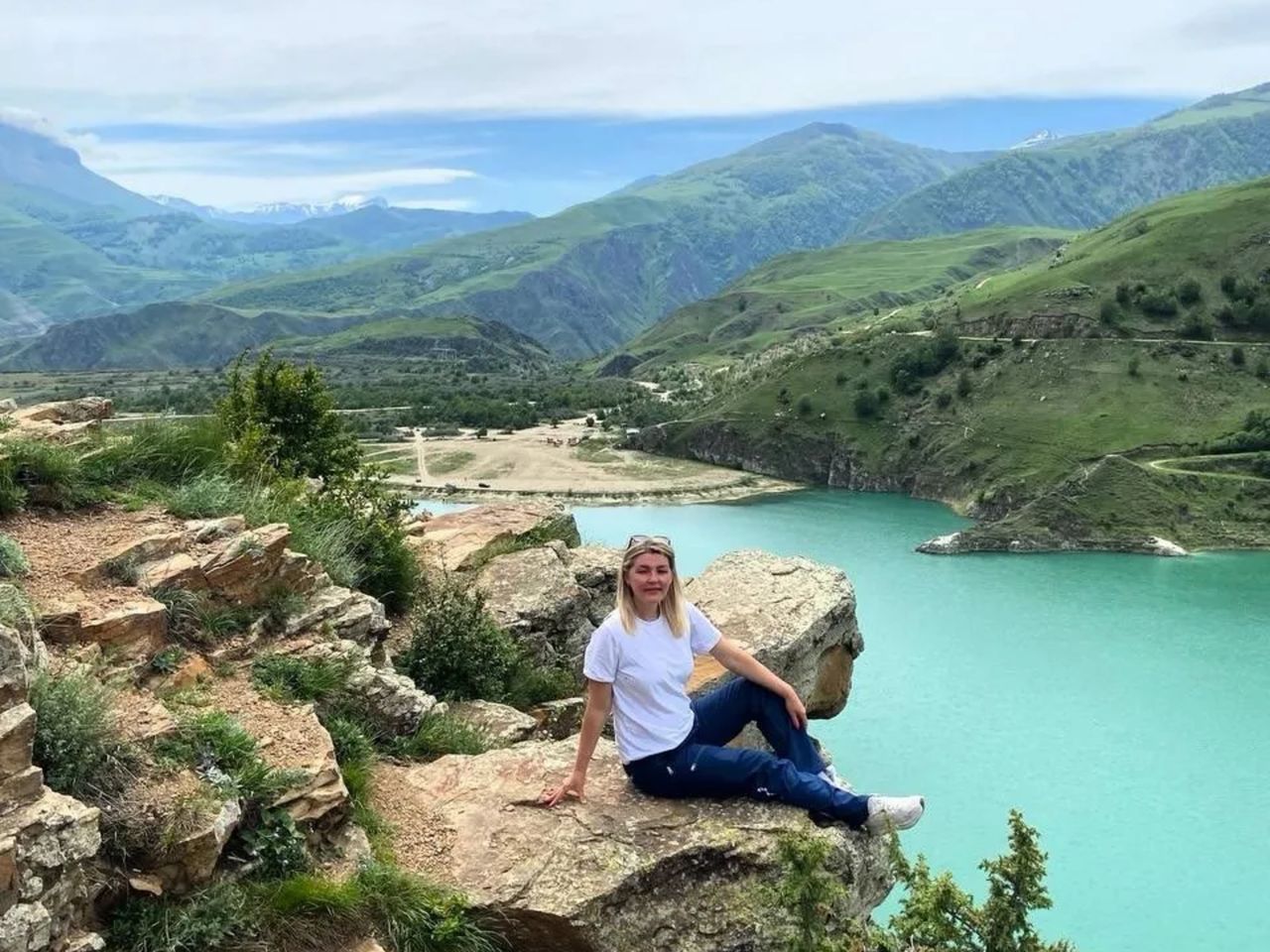 Групповая экскурсия из Пятигорска к Эльбрусу и озеру Гижгит - групповая экскурсия в Пятигорске на машине гида длительностью 9 часов с количеством участников до 6 человек цена экскурсии 4000₽