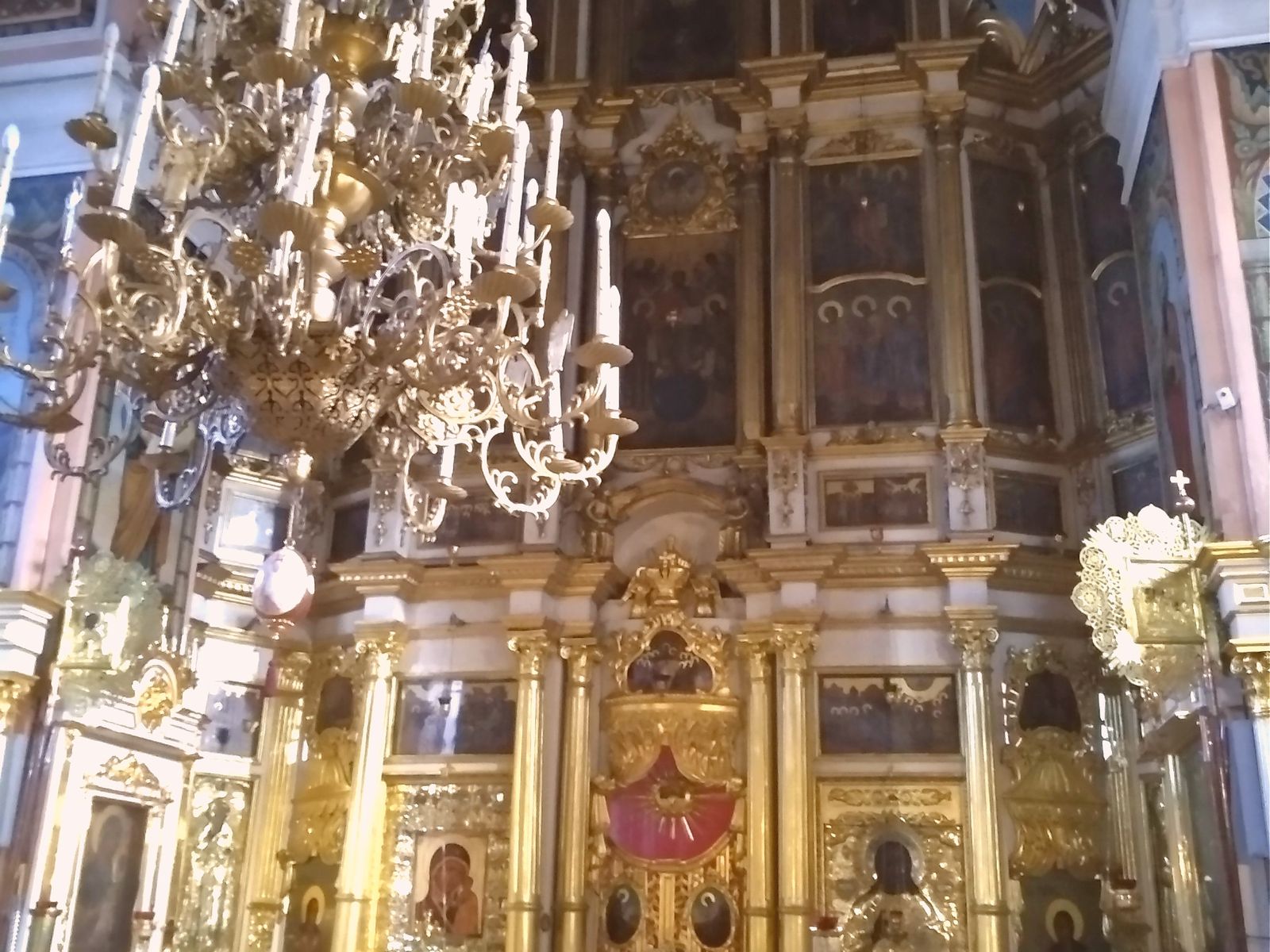 Иконостас кон. 18 в., сооружен на средства А.В. Суворова, храм Преображения Господня