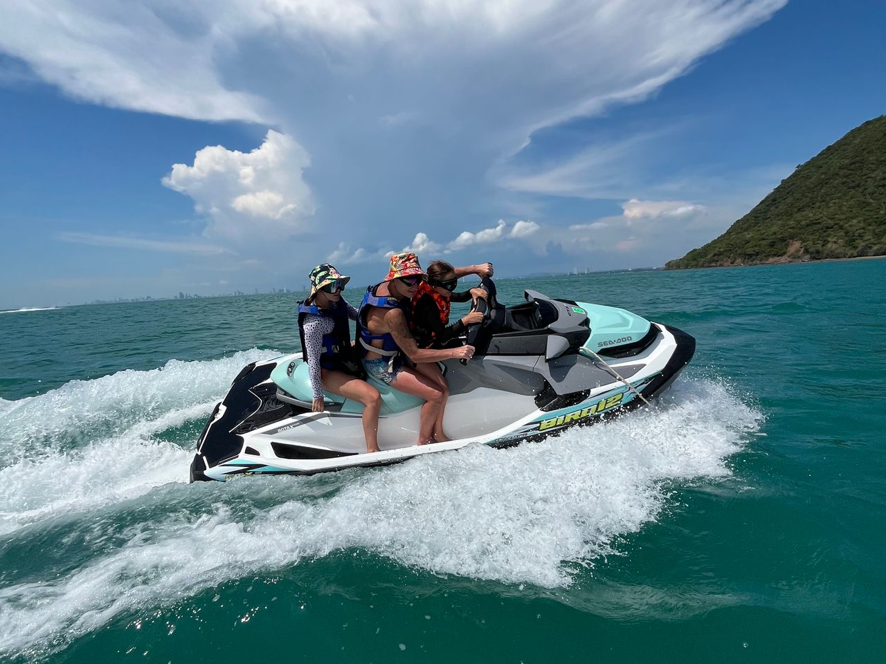 Обзорная поездка на гидроциклах по островам Пхукета - групповая экскурсия на Пхукете длительностью 4 часа с количеством участников до 7 человек цена экскурсии 295$