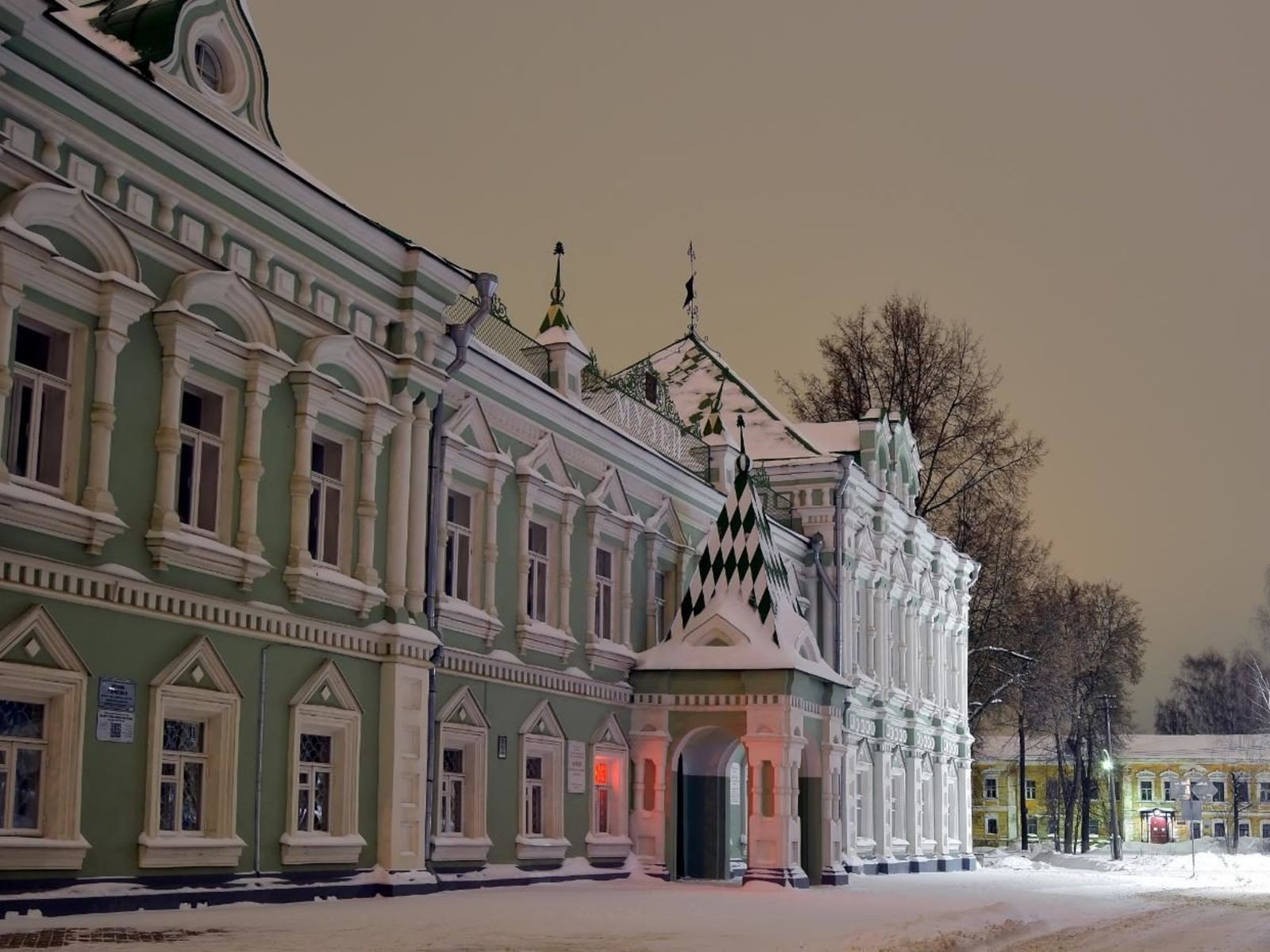 Здание городской управы -  пример неорусского стиля 