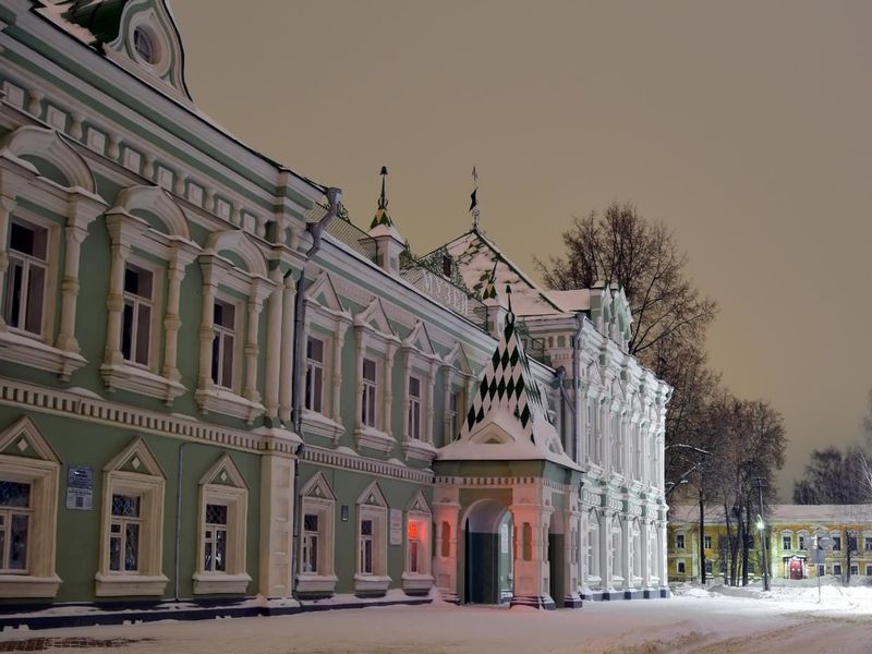 Здание городской управы -  пример неорусского стиля 