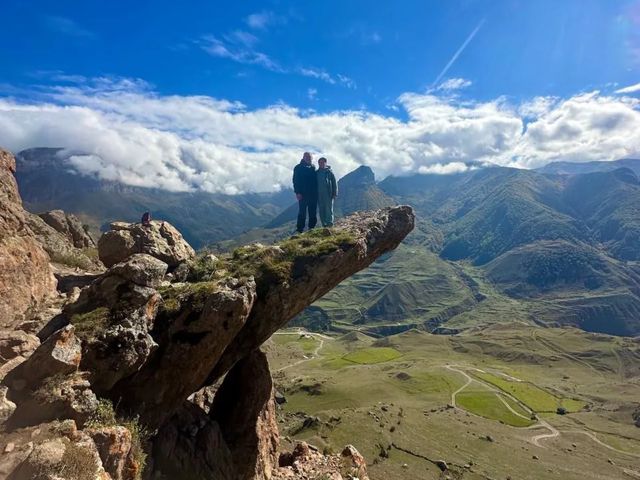Экскурсия в Верхнюю Балкарию, Язык тролля, замок и Голубое озеро