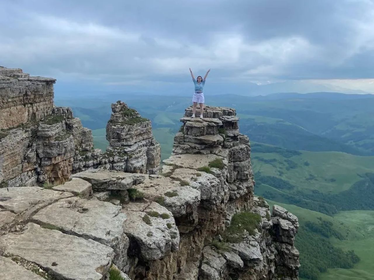 Групповая обзорная экскурсия на плато Бермамыт — "балкон Кавказа" - групповая экскурсия в Пятигорске на машине гида длительностью 7 часов с количеством участников до 6 человек цена экскурсии 4000₽