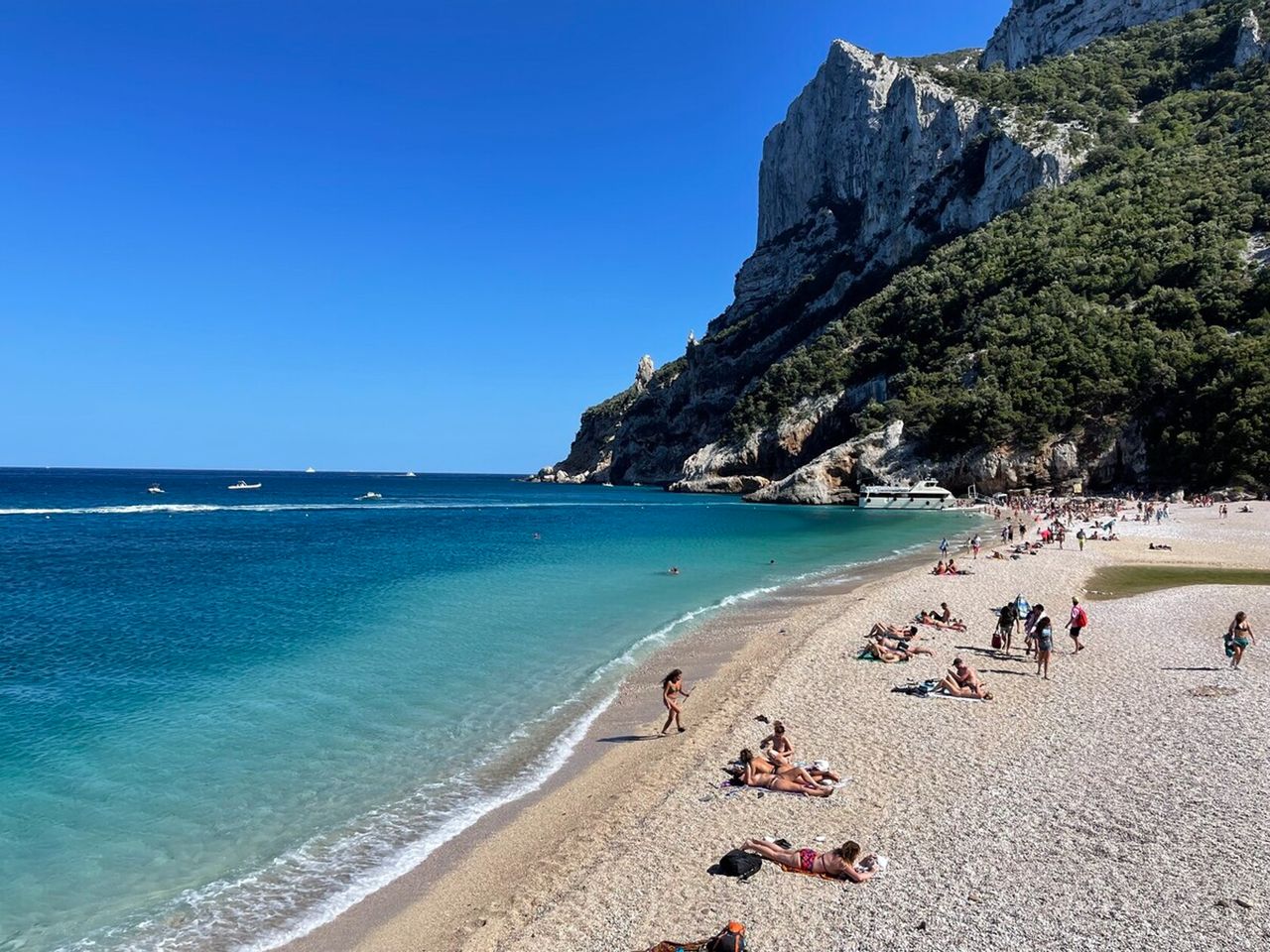 Морская прогулка на Сардинии по бухтам залива Орозеи - индивидуальная экскурсия на Сардинии длительностью 8 часов с количеством участников до 6 человек цена экскурсии 710€