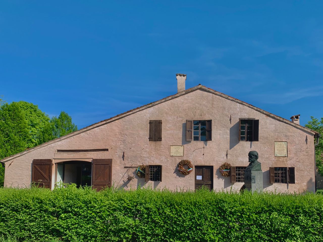 Тематическая экскурсия из Пармы: Верди-тур - индивидуальная экскурсия в Парме на машине гостей длительностью 3 часа с количеством участников до 6 человек цена экскурсии 240€