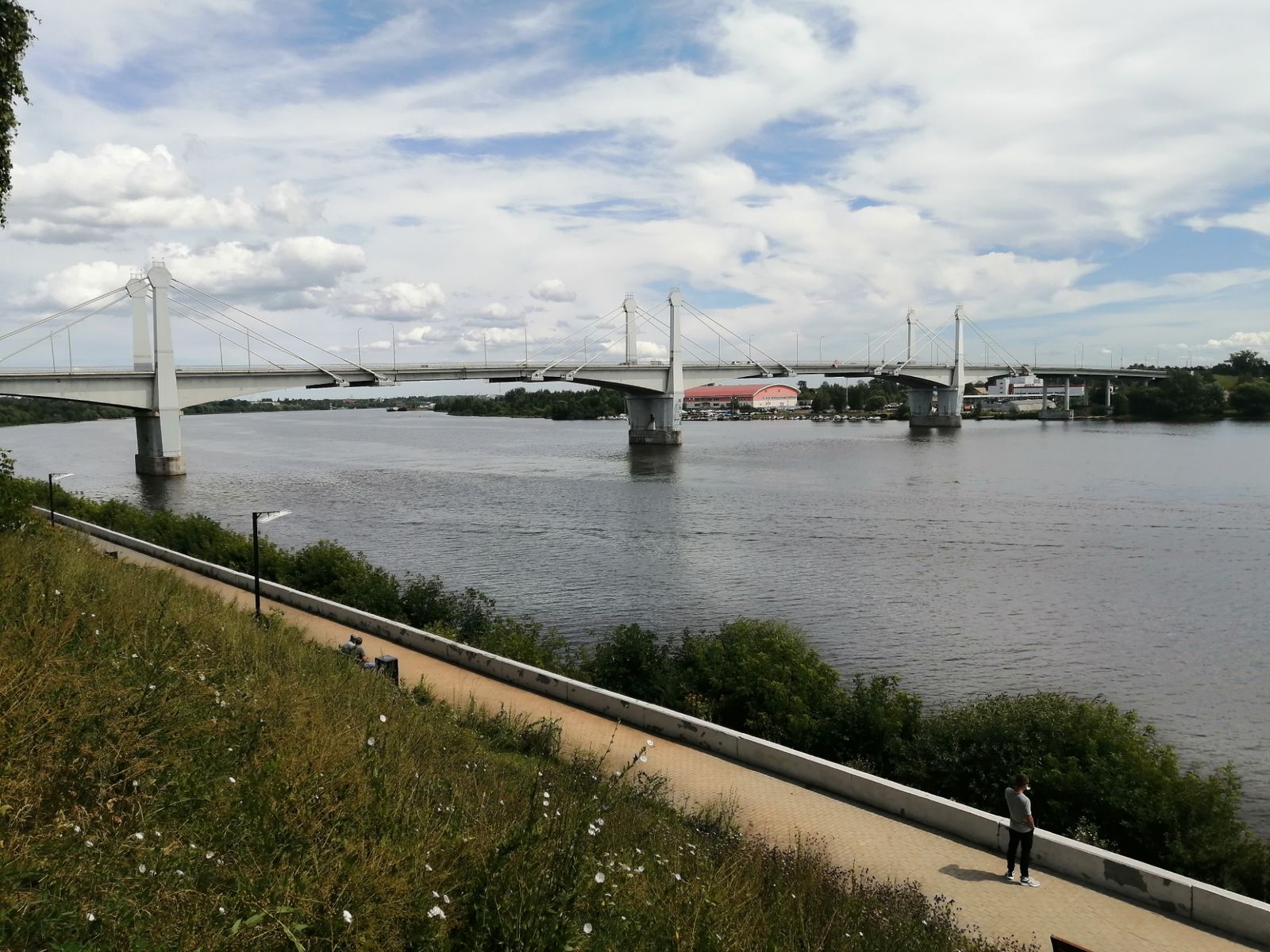 Мост через Волгу 
