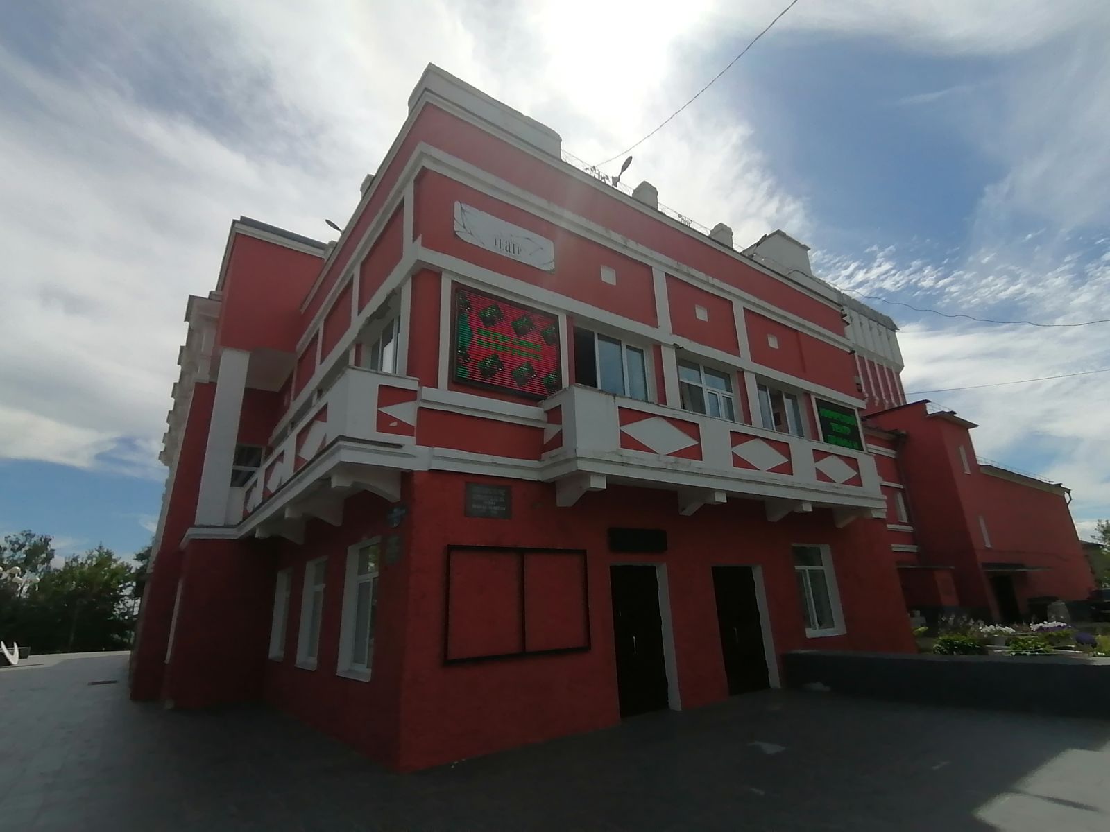 Кимрский драмтеатр. Здание построено на месте снесенного Покровского собора 