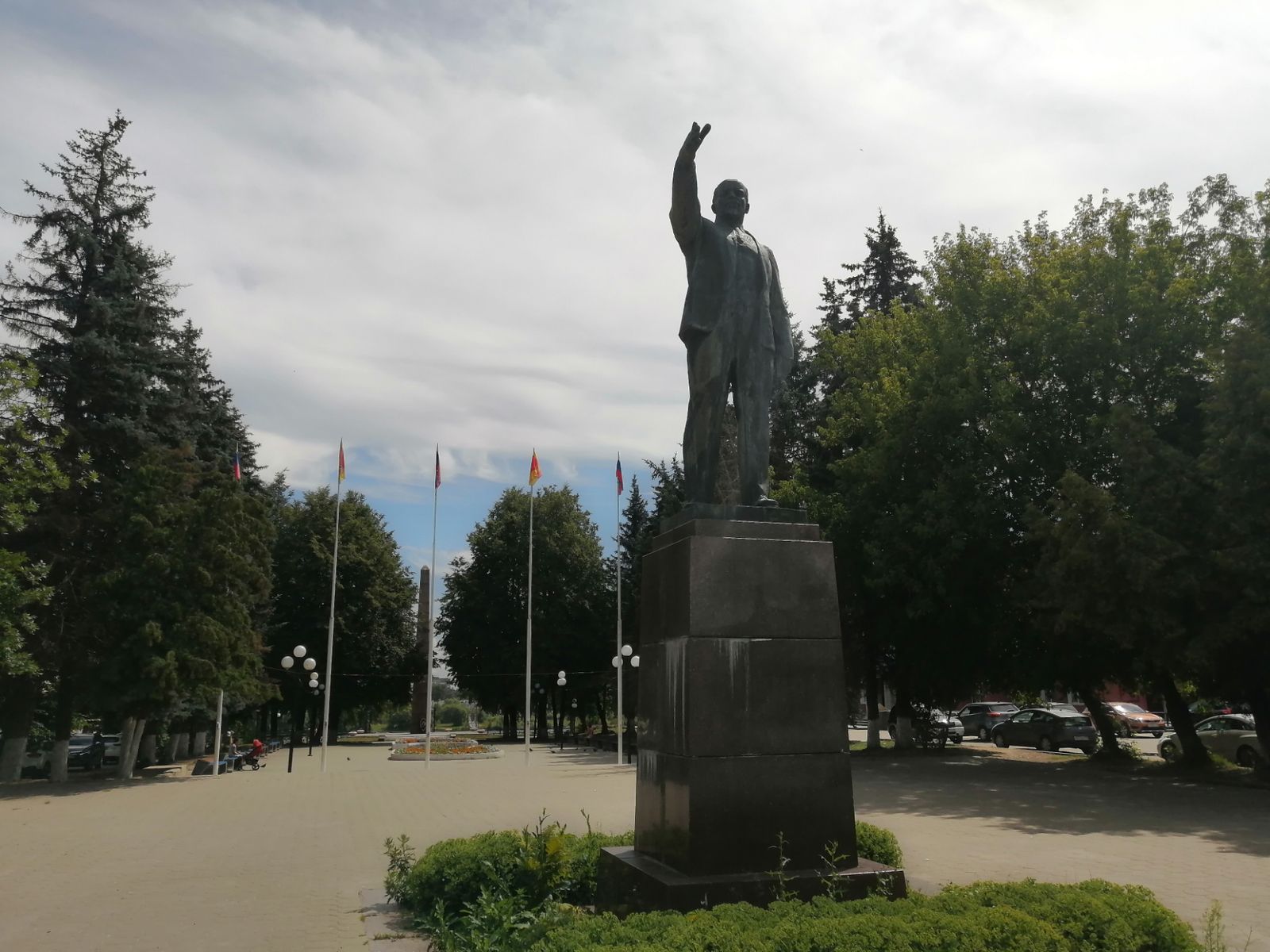 Памятник Ленину на Театральной площади. Поставлен на месте, где до революции стоял памятник Александру II