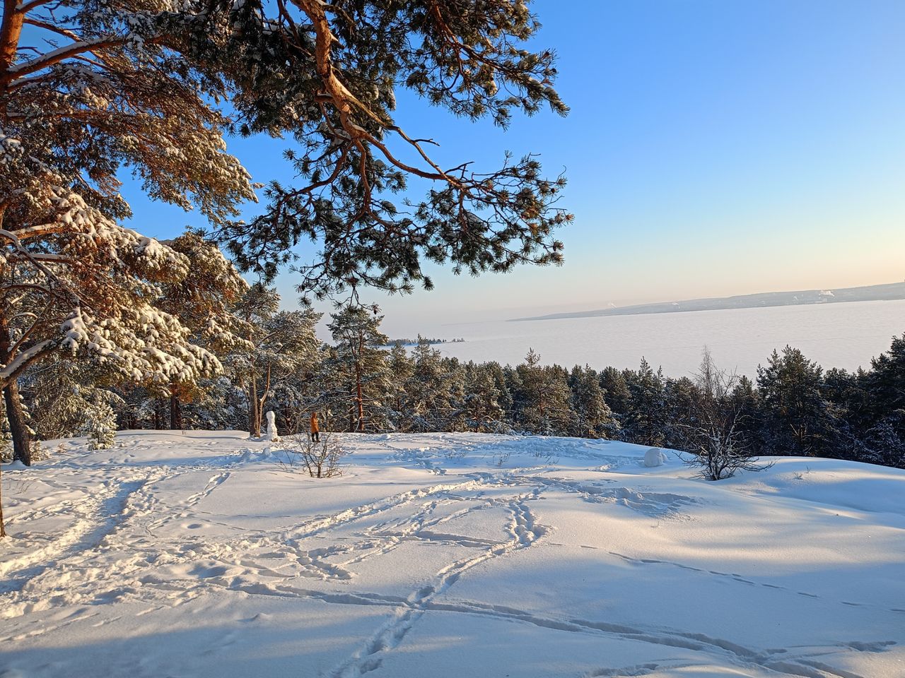 Поход по скалам с панорамными видами в пригороде Петрозаводска - индивидуальная экскурсия в Петрозаводске на машине гида длительностью 4 часа с количеством участников до 6 человек цена экскурсии 8000₽