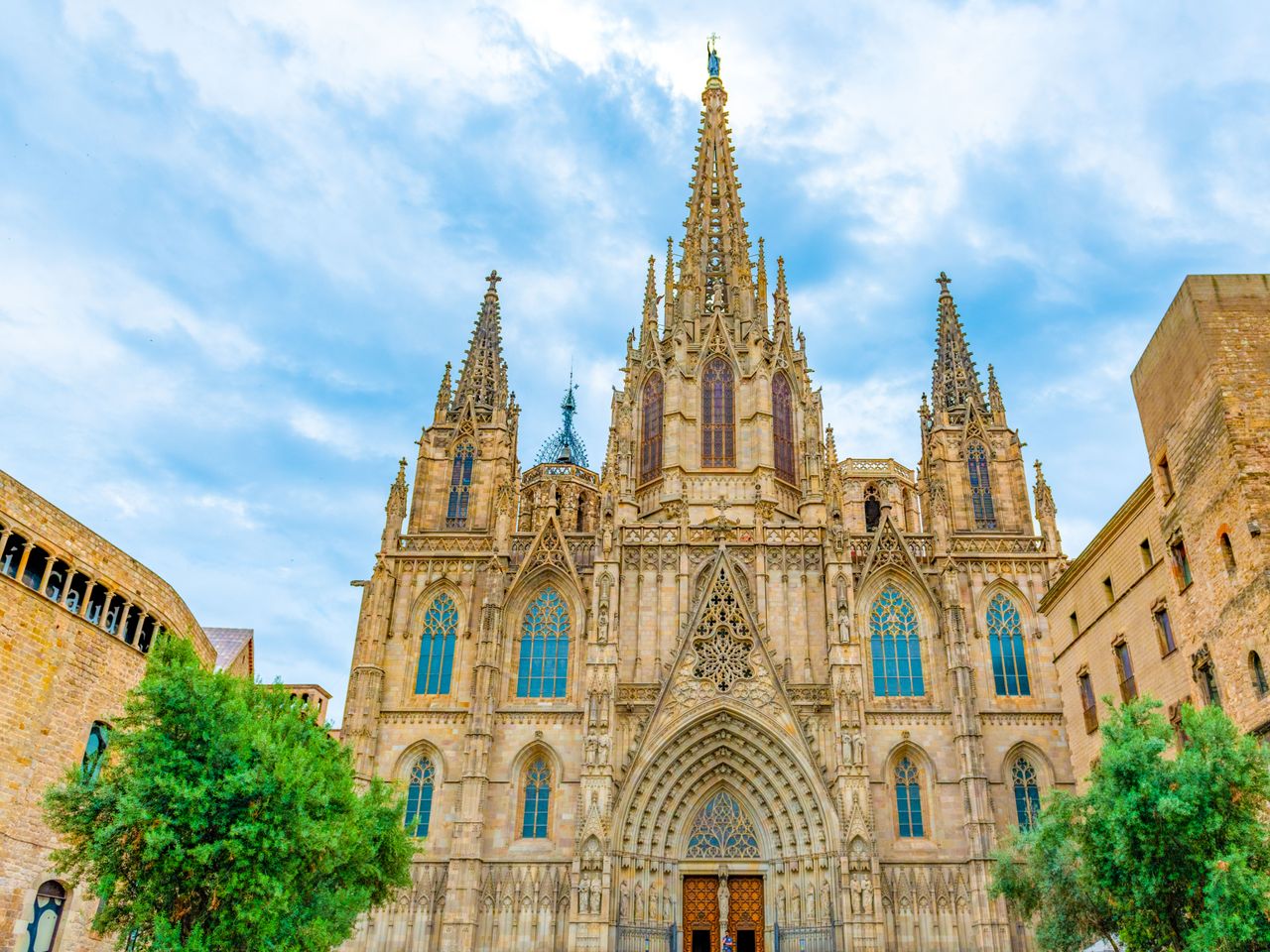 Обзорная экскурсия в Барселоне "Легенды и тайны Старого города" - индивидуальная экскурсия в Барселоне пешком длительностью 3 часа с количеством участников до 4 человек цена экскурсии 180€
