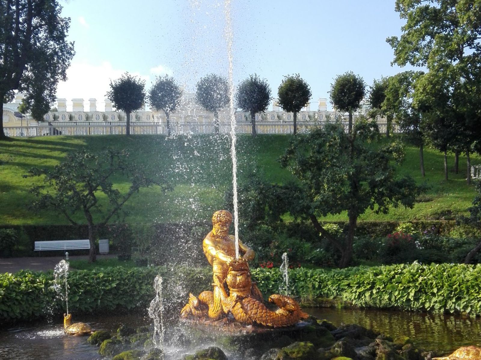 Фонтан Тритон в Петергофе