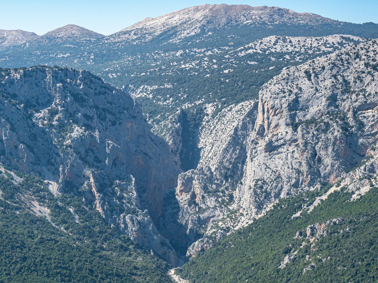 Экскурсия на Сардинии в Барбаджу на праздник "Кортес Апертас" - индивидуальная экскурсия на Сардинии на машине гида длительностью 8 часов с количеством участников до 7 человек цена экскурсии 800€