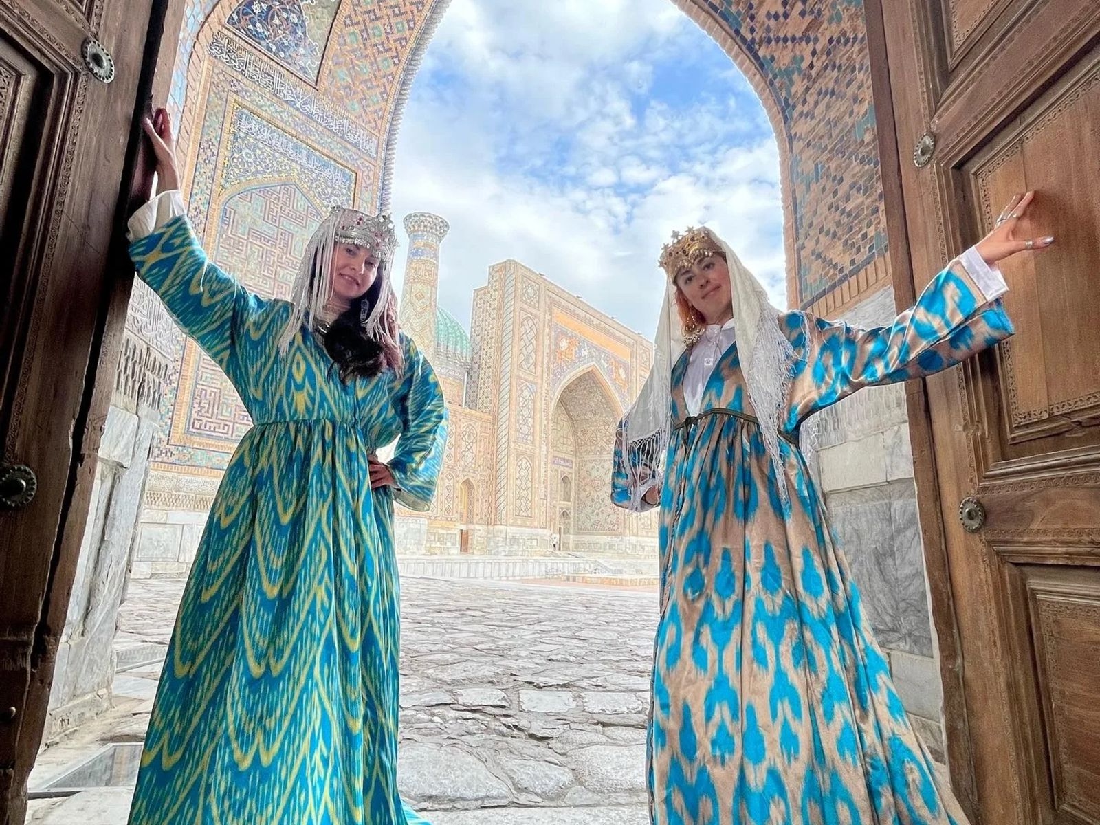 Резные двери