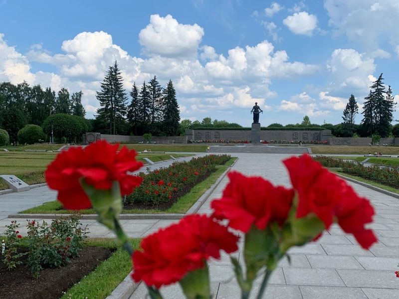 Экскурсия по местам блокадного Ленинграда + Пискаревское кладбище - индивидуальная экскурсия в Санкт-Петербурге на машине гида длительностью 3.5 часа с количеством участников до 4 человек цена экскурсии 15000₽