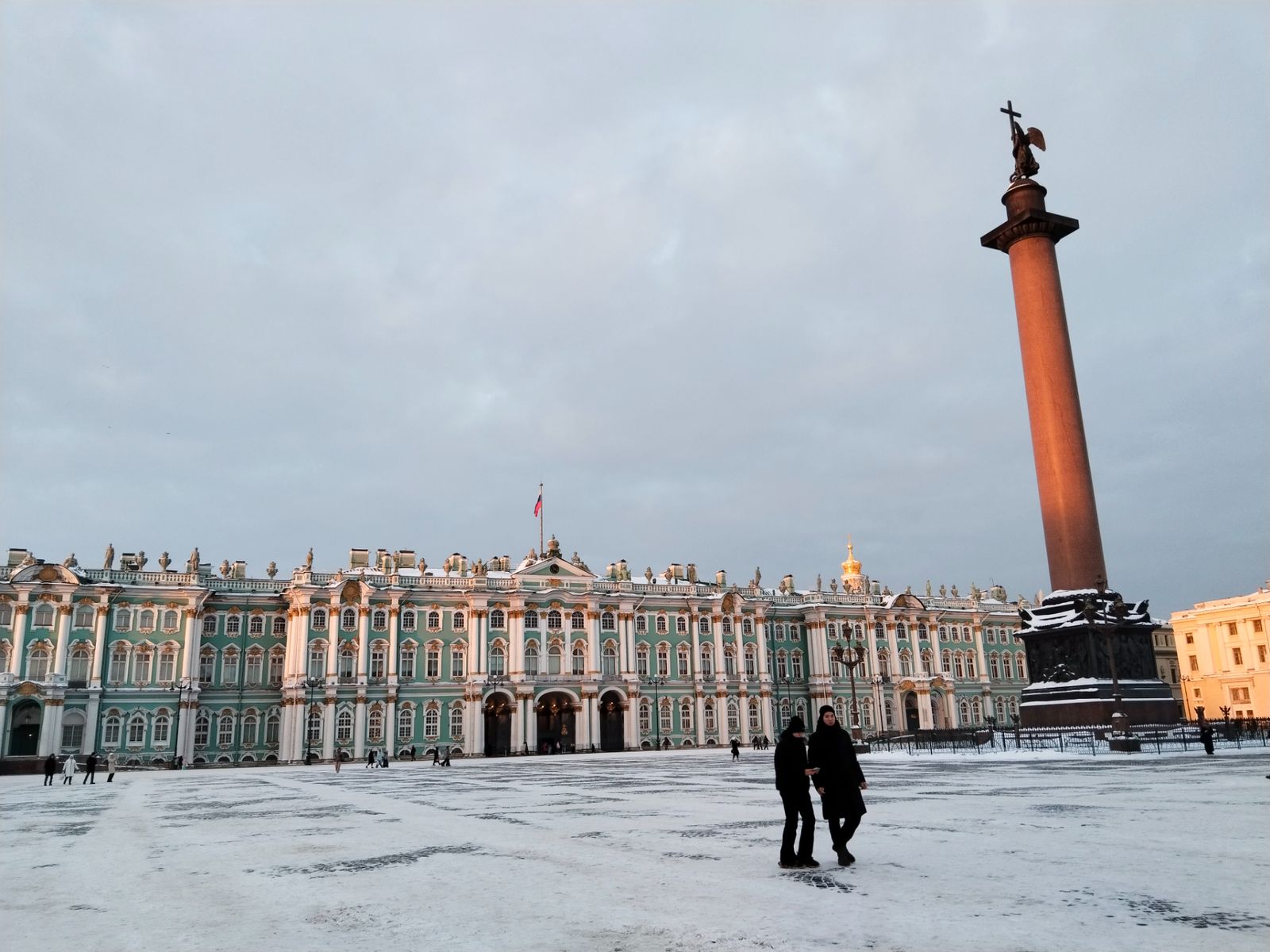 Дворцовая площадь, Зимний дворец и Александровская колонна