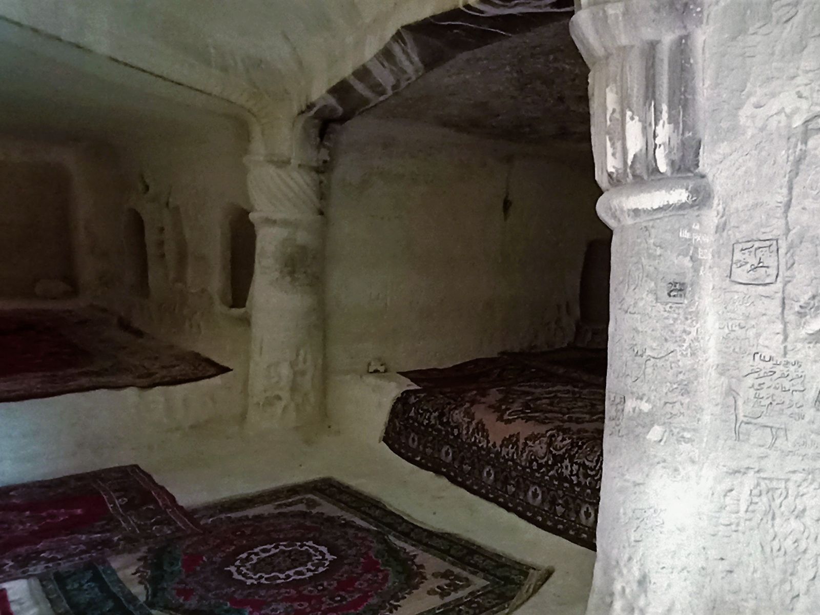 Скальная мечеть Шакпак-Ата