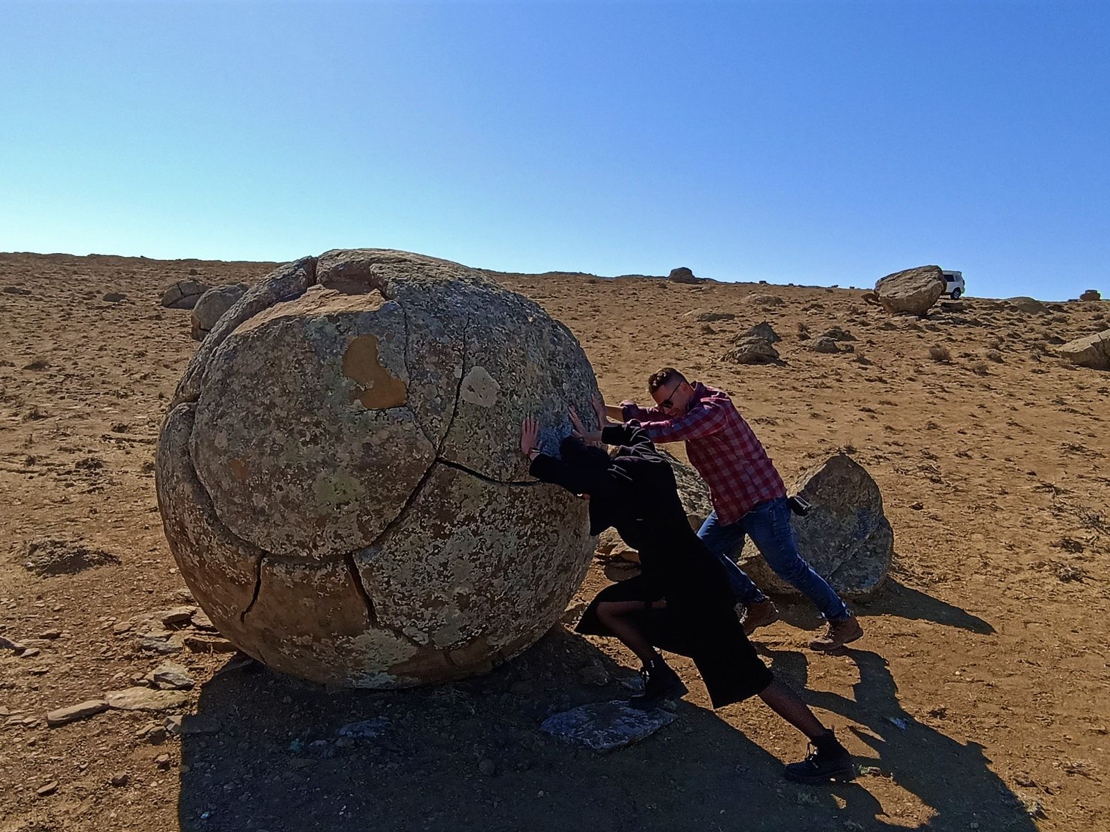 Каменный мячик