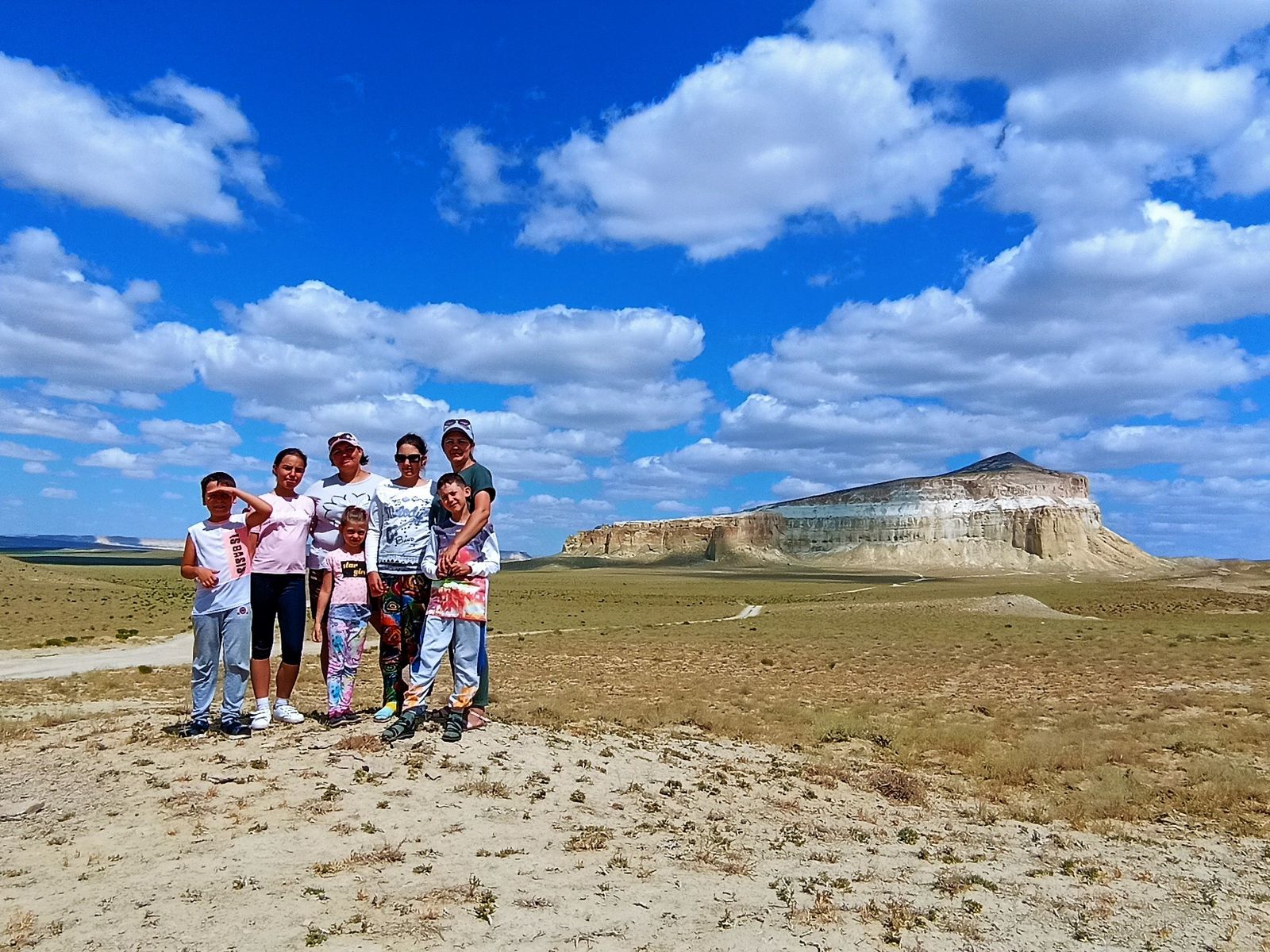 На фоне - Львиная крепость