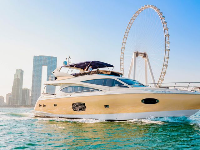 Обзорная прогулка в группе на роскошной яхте в Дубае
