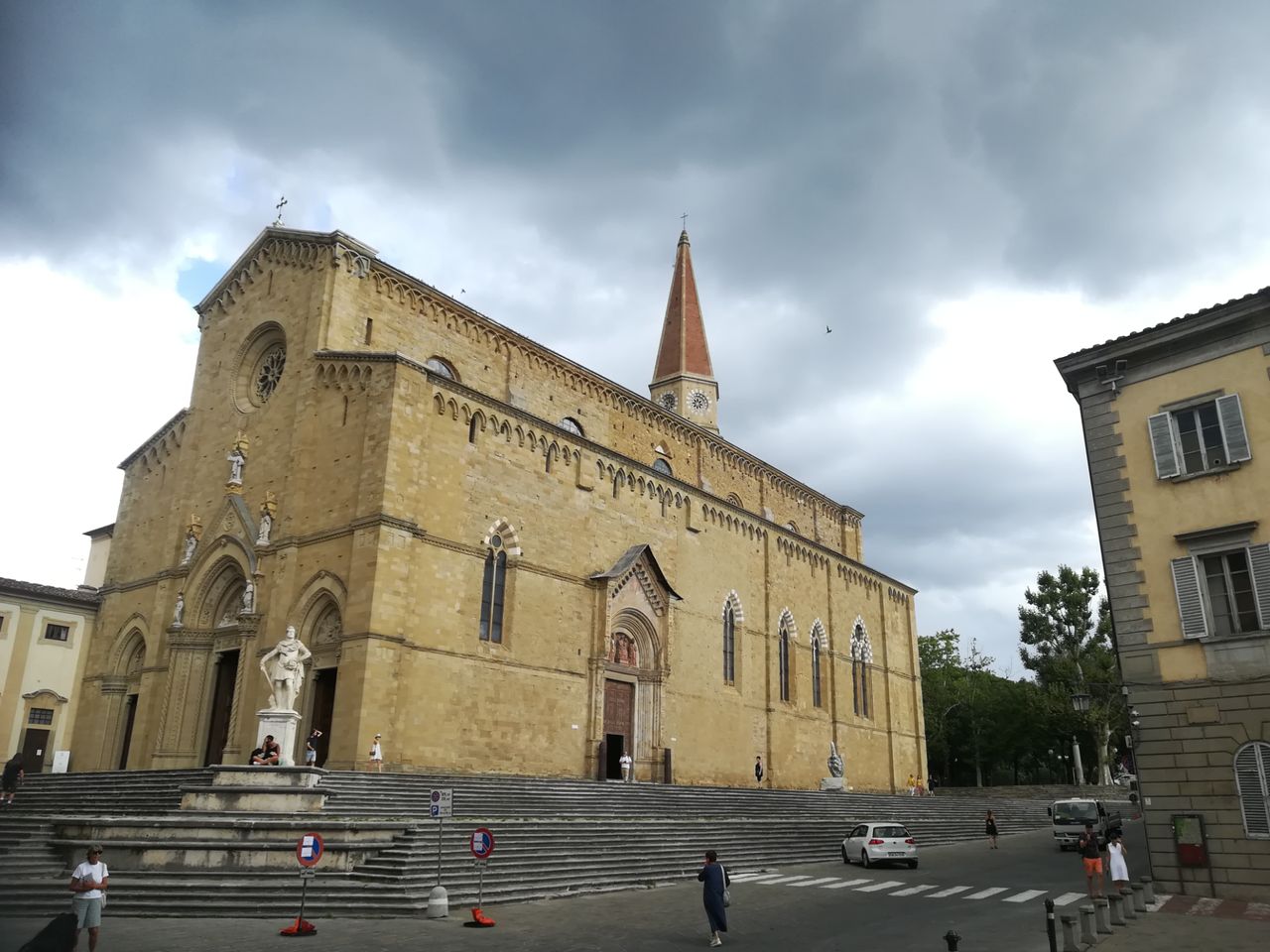 Нестандартные маршруты в Тоскане: экскурсия по городу Ареццо - индивидуальная экскурсия в Ареццо пешком длительностью 3 часа с количеством участников до 10 человек цена экскурсии 180€