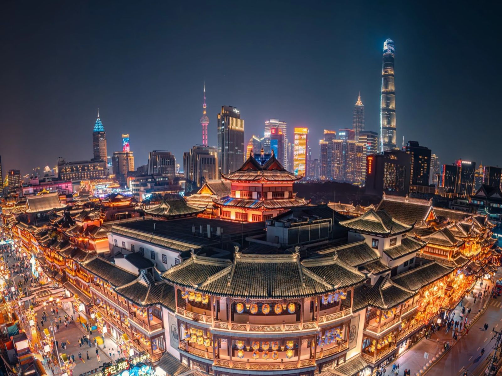 Старый город и небоскребы. Район Пудун-Луцзяцзуй