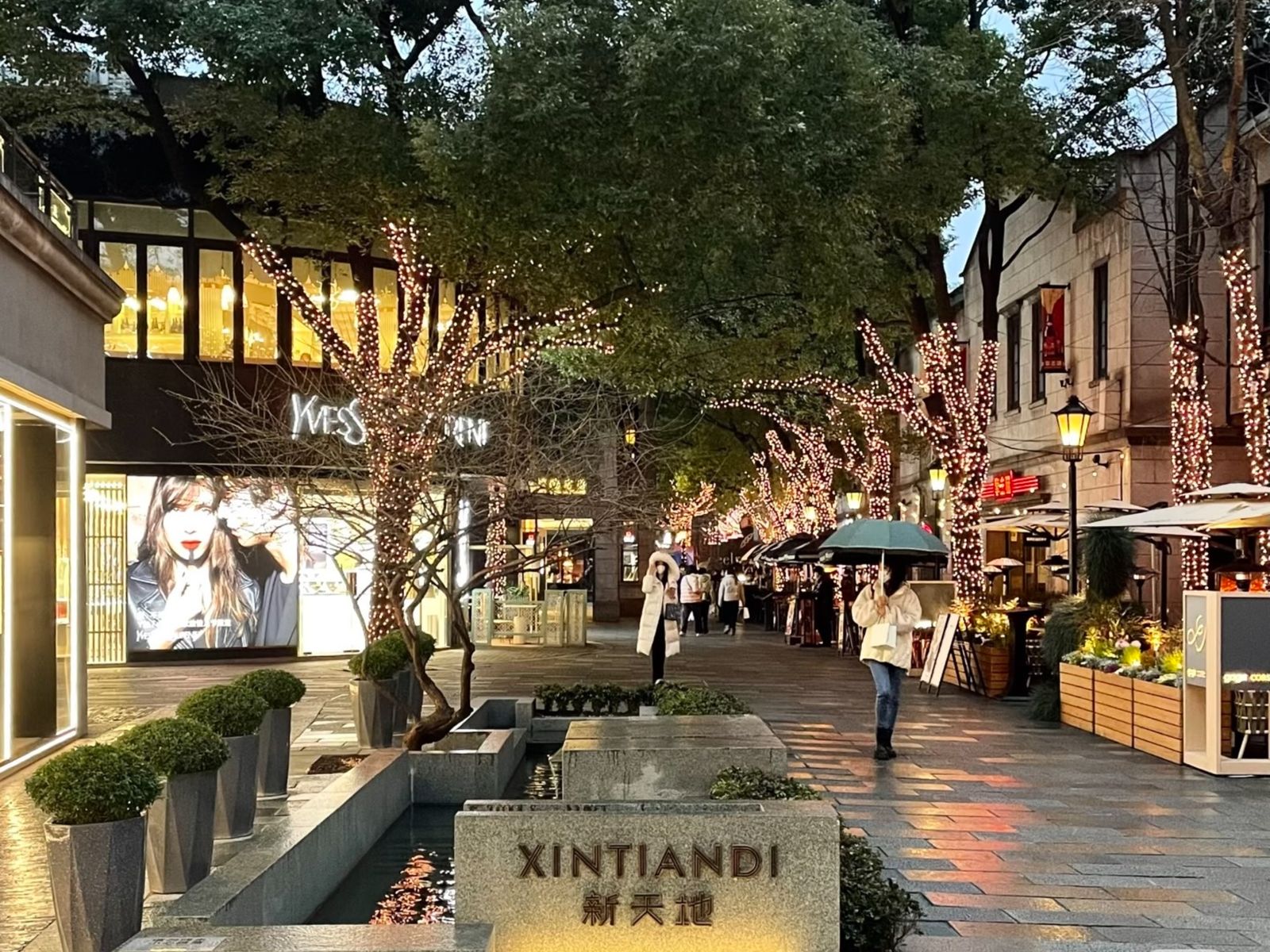 Синьтяньди иногда называют «Восточным Парижем»  