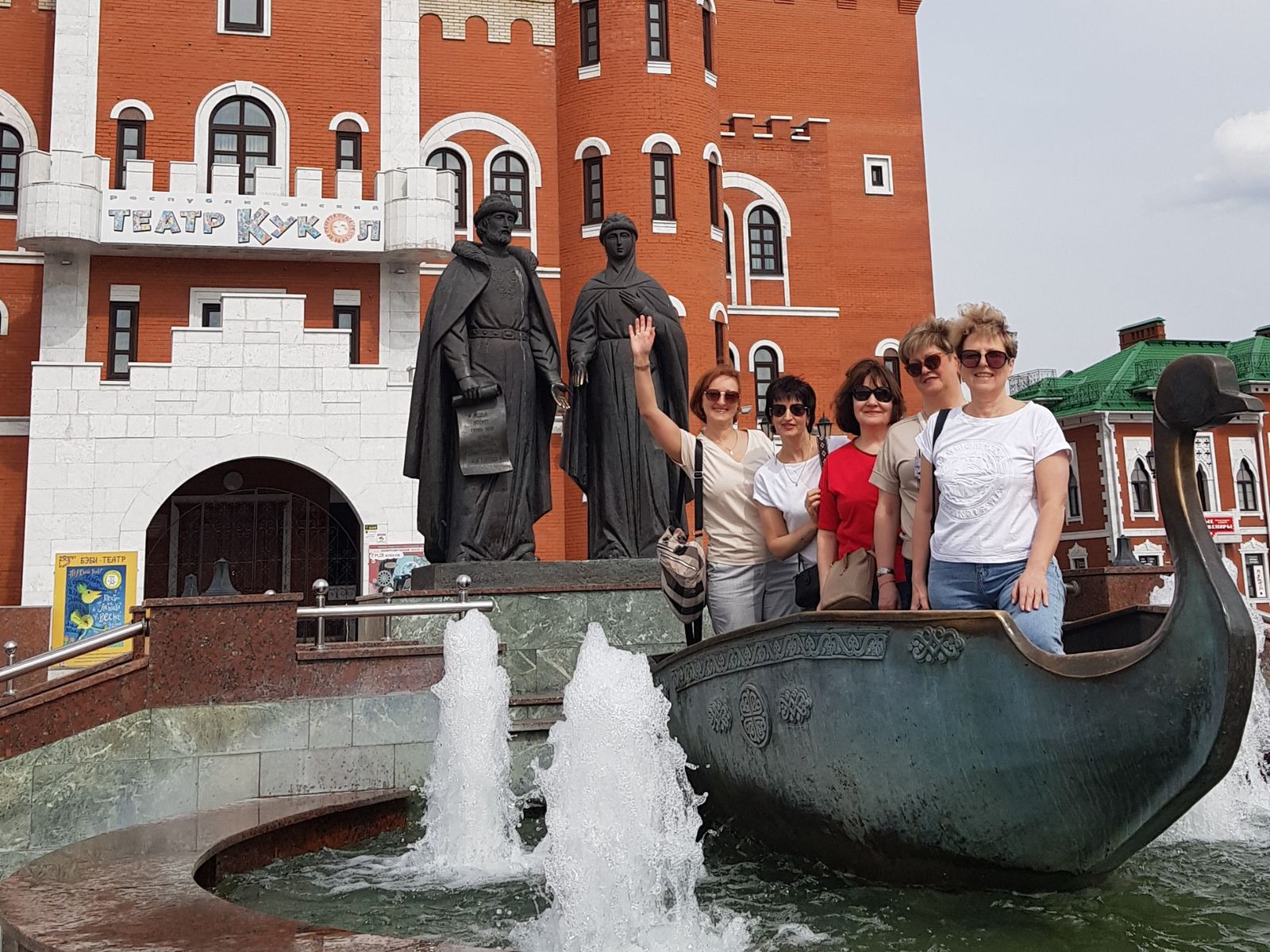 Памятник Петру и Февронии на Патриаршей площади